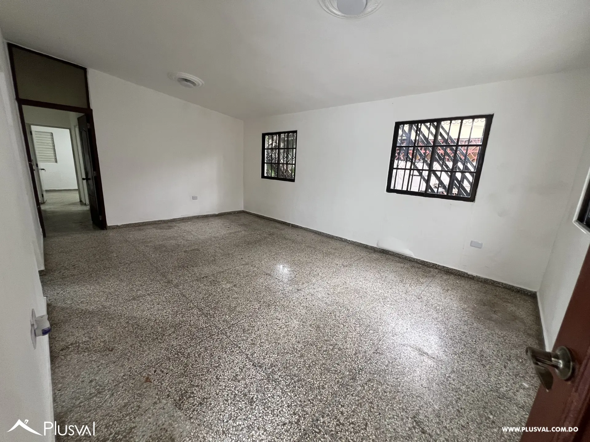 Amplio local en alquiler en Mirador Sur. 470197