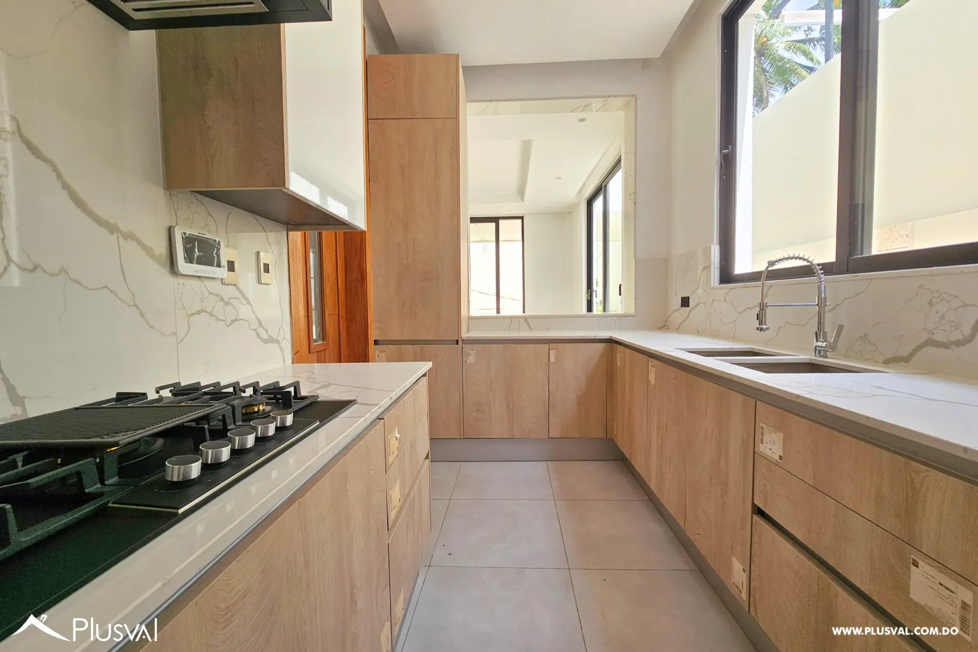 Casa en Residencial Cerrado en Alquiler con Línea Blanca en Arroyo Hondo 509169