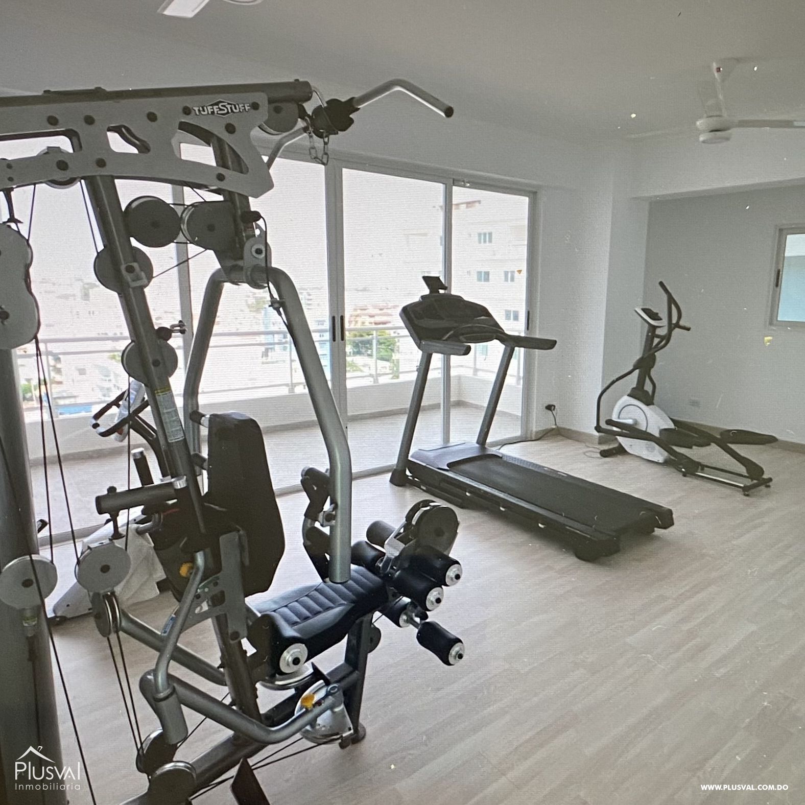 Amplio apartamento tipo penthouse en venta en renacimiento 379720