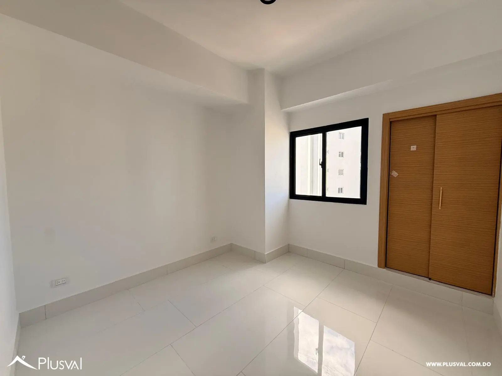 Exclusivo apartamento con balcón tipo terraza en alquiler en Alma Rosa I 478754
