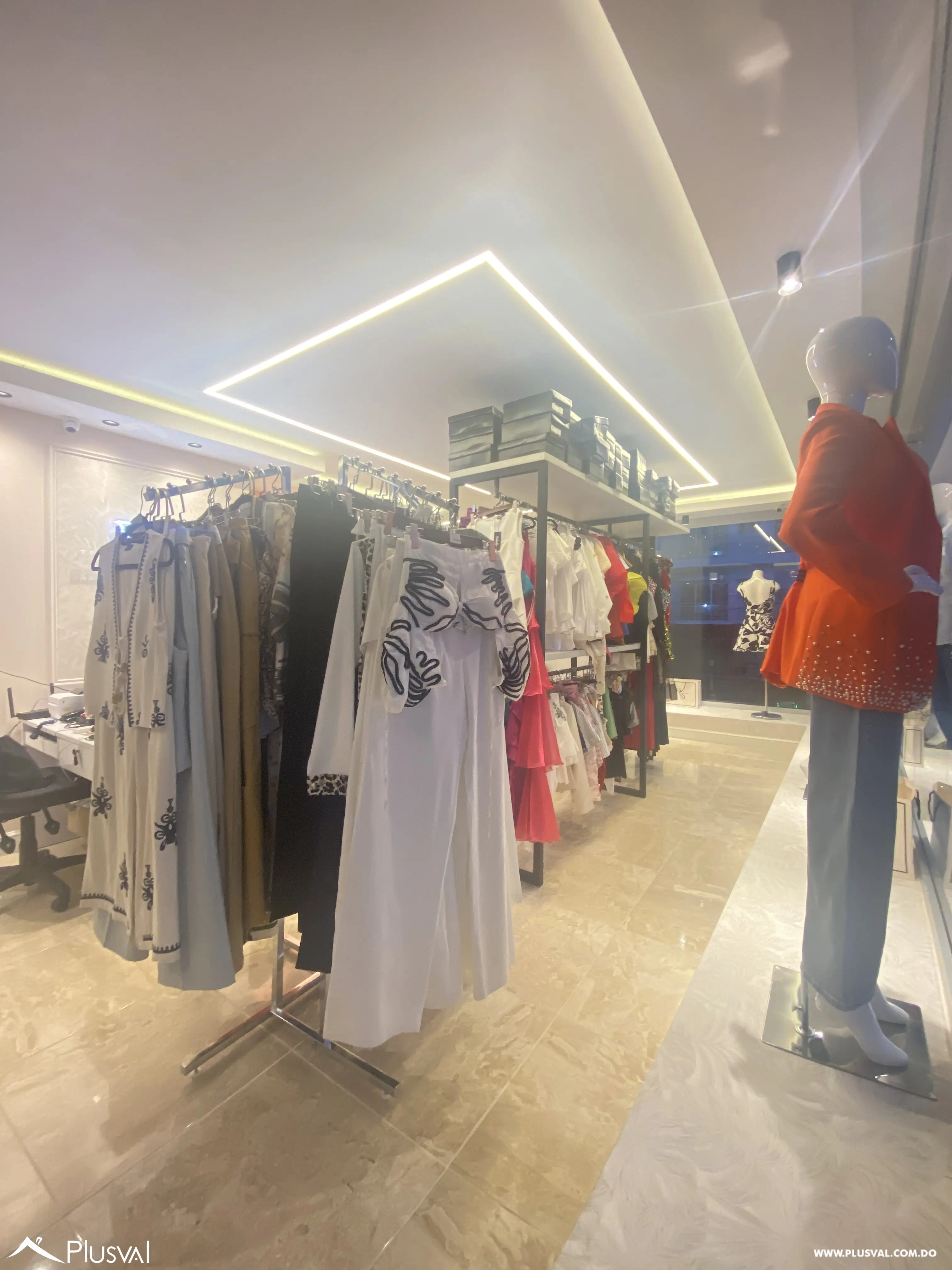 Vendo Traspaso de Excelente Tienda en Local de Plaza Comercial en el Millón 464769