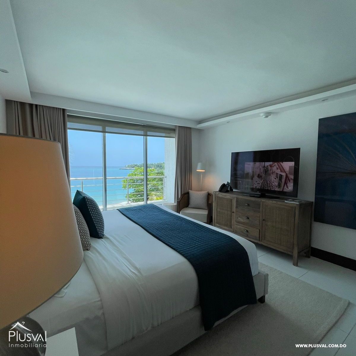 Exclusivo Penthouse de 2 niveles en Proyecto Cerrado Frente al Mar. 230406