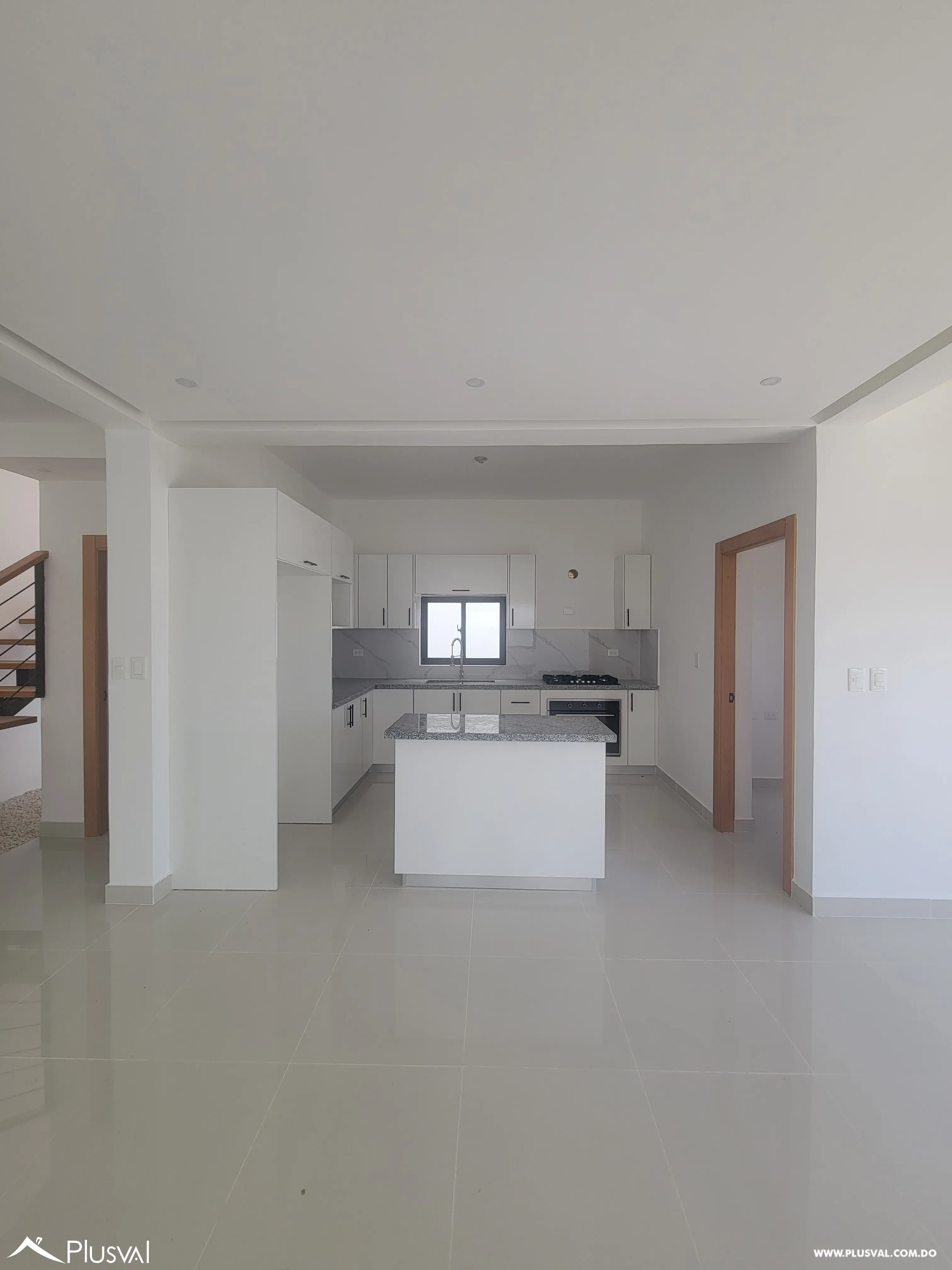 AMPLIA VILLA DE 3 HABITACIONES CON PISCINA Y PATIO EN SECTOR DEL DOWTOWN PUNTA CANA 499554