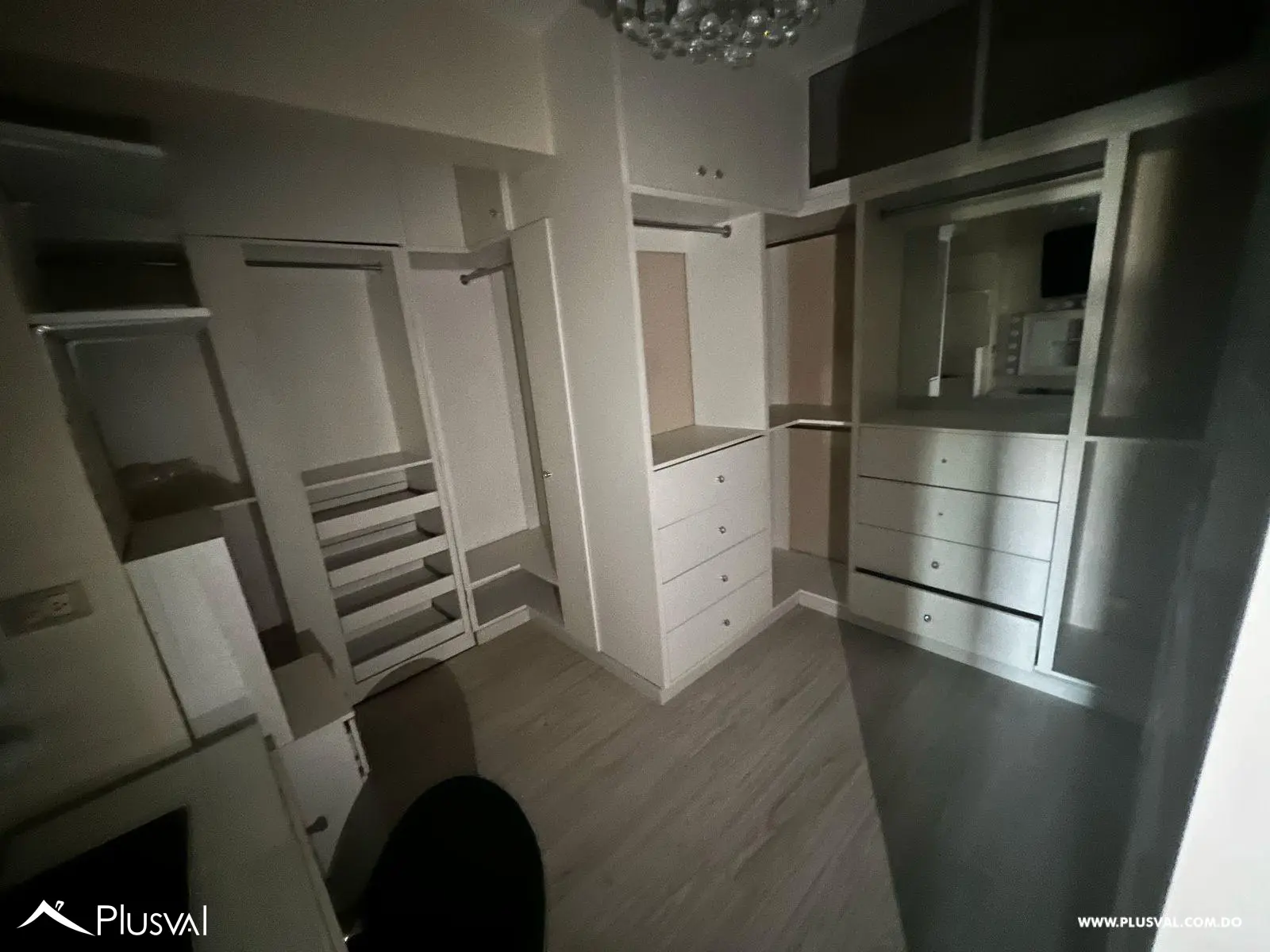 Amplio Apartamento en Venta de 4 Habitaciones en Evaristo Morales 477633