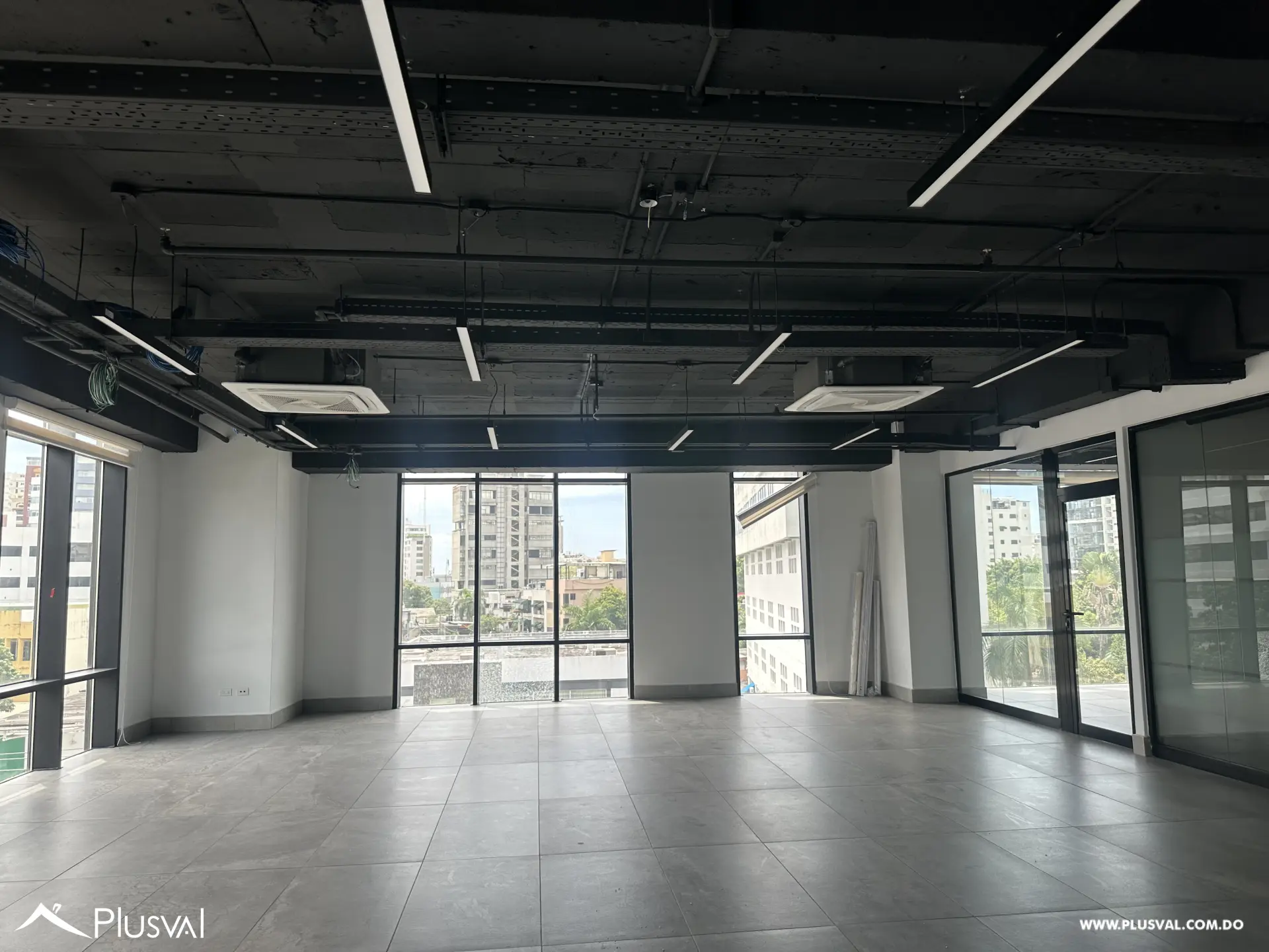 Oficinas en Alquiler en Torre Corporativa de Naco 526314
