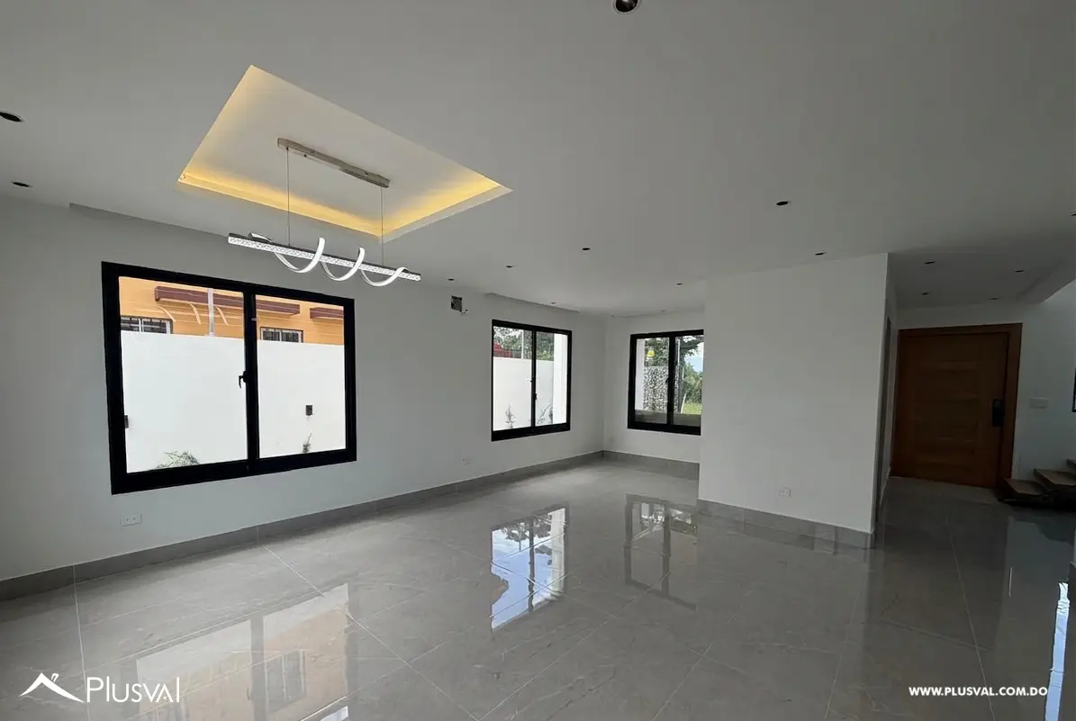 Moderna Residencia a Minutos del Aeropuerto de Santiago 512927