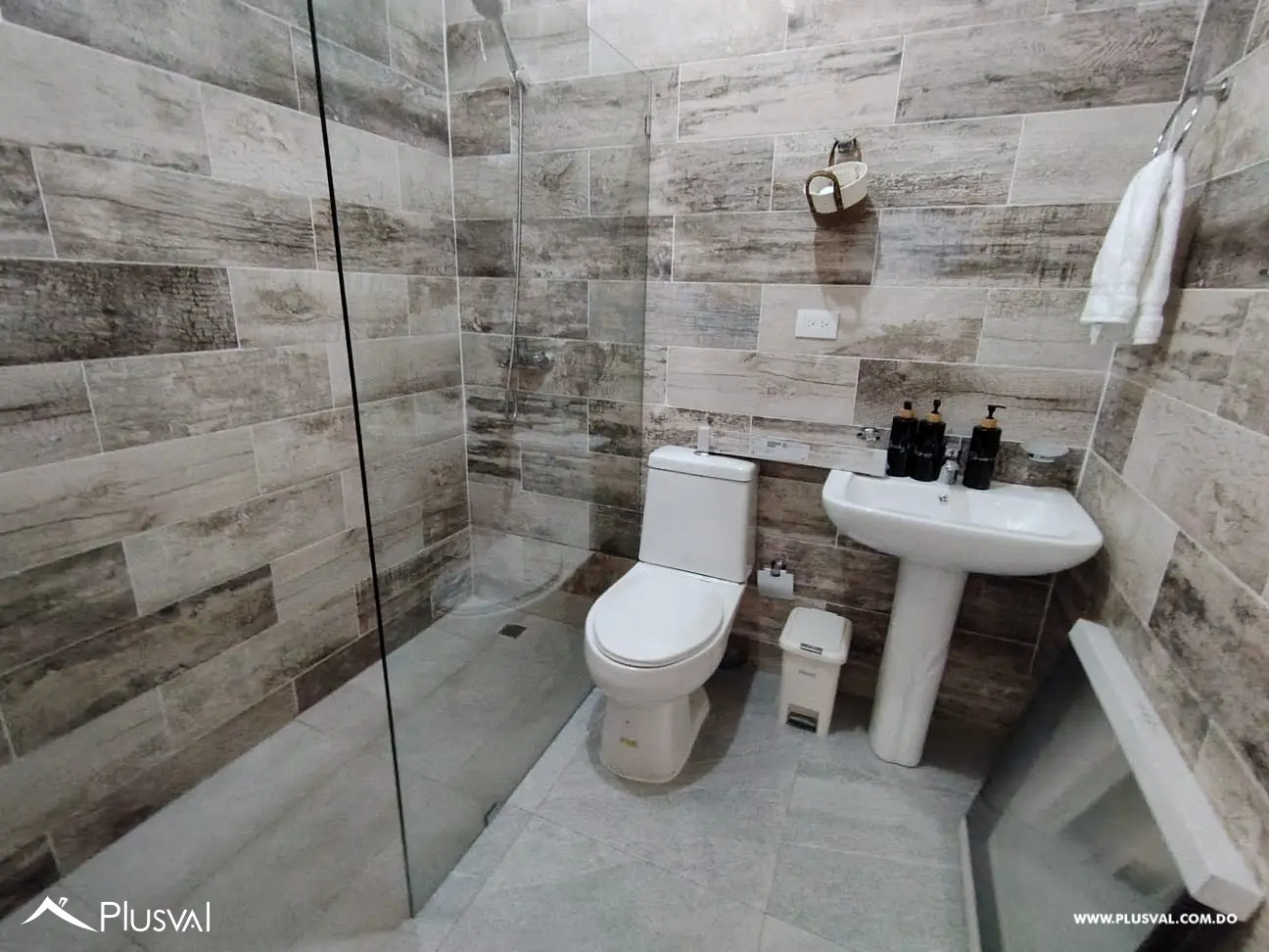 Villa Moderna en Jarabacoa, en Residencial Cerrado. 463276
