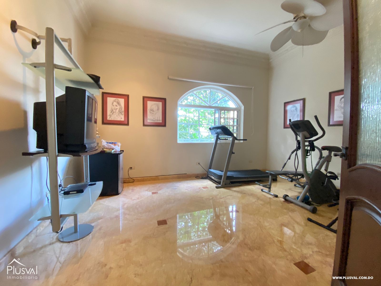 Imponente residencia en perfectas condiciones en Bella Vista 193563