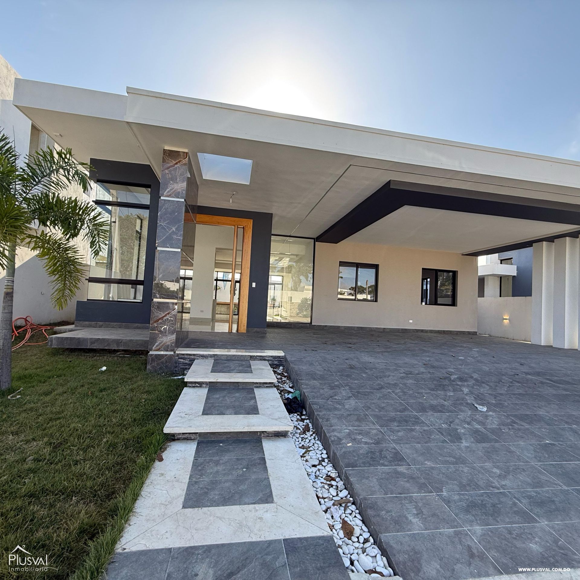 Amplia casa en exclusivo sector de Santiago. 416626
