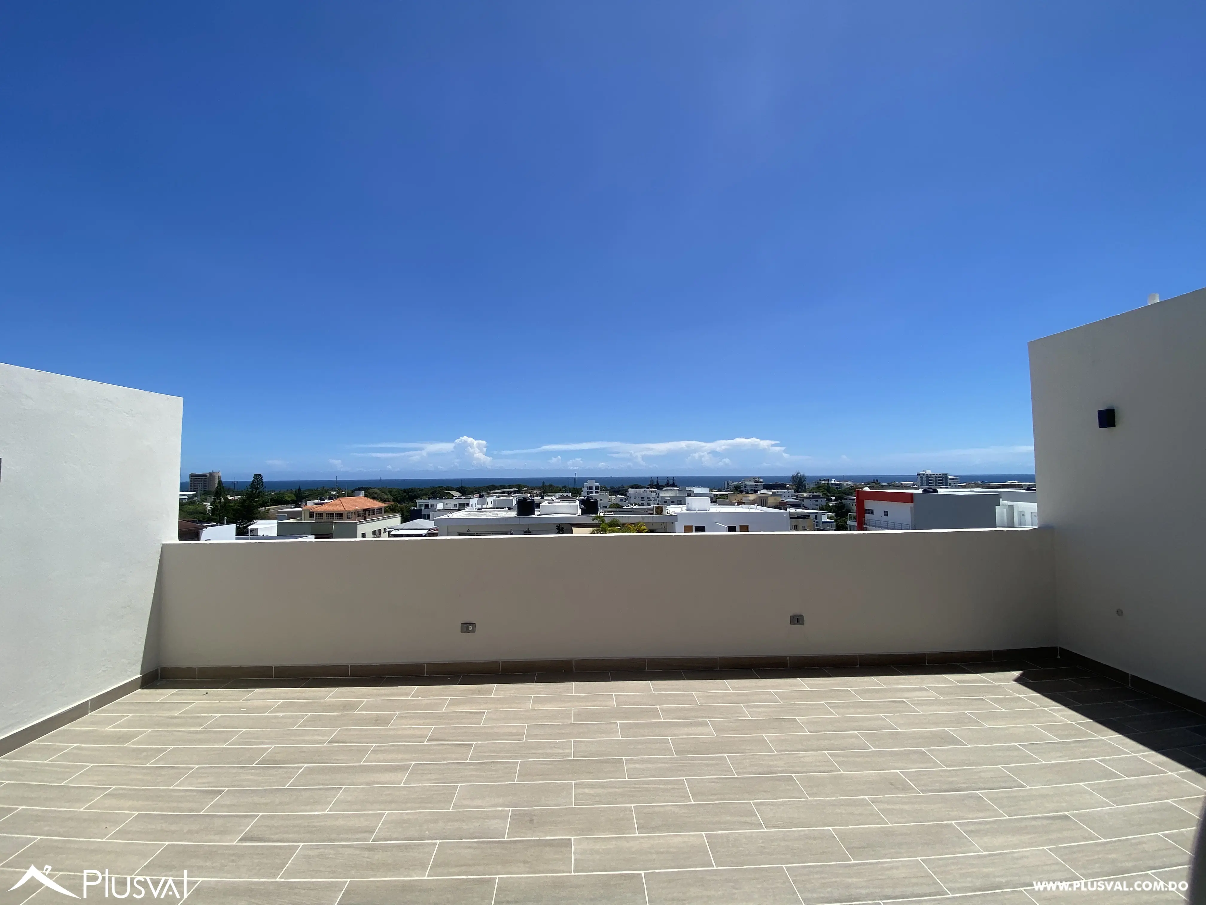 Penthouse de 3 niveles en venta en Jardines del Sur con terraza privada y vista al mar 460870