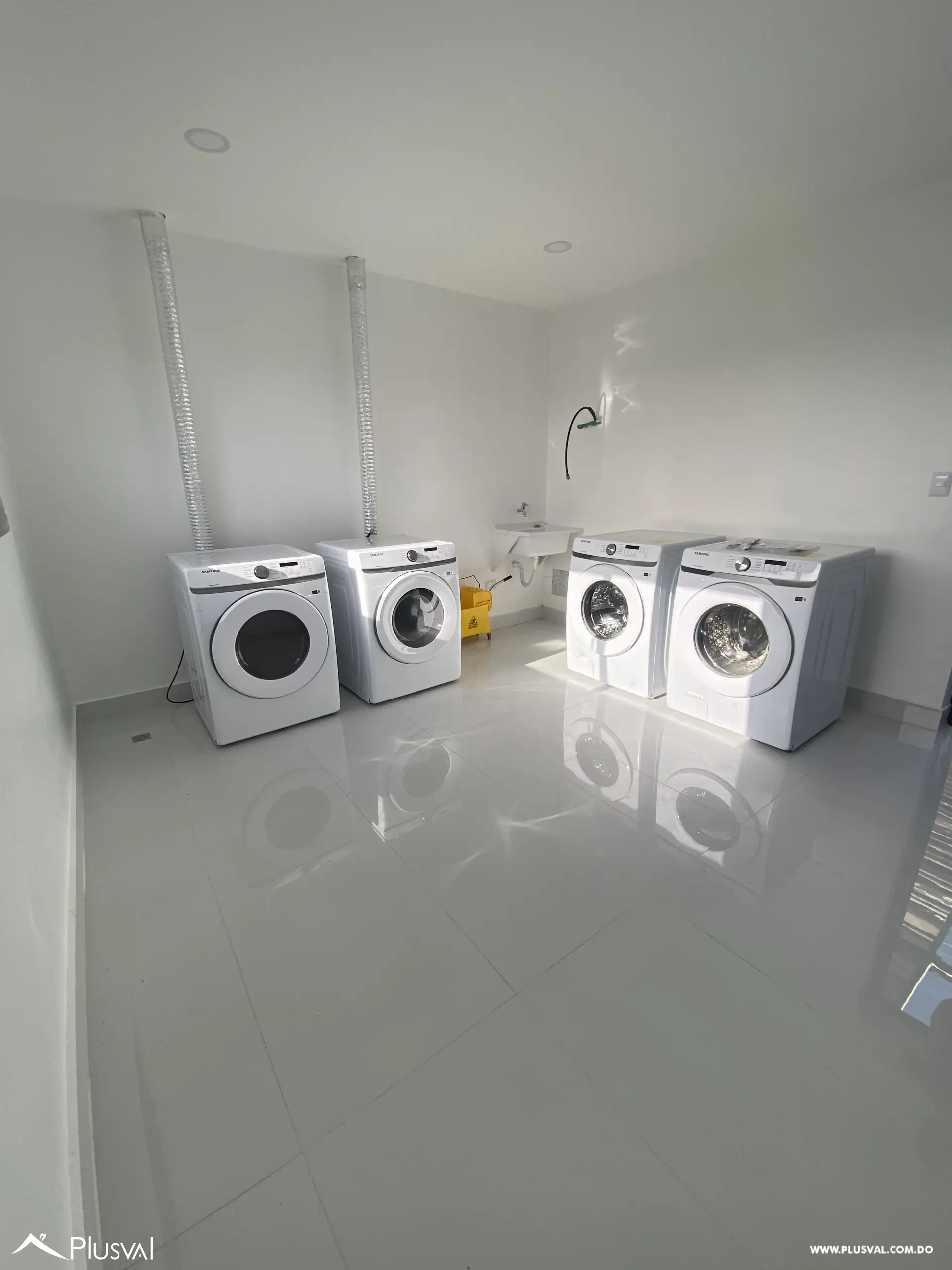 Apartamento en Segundo Nivel con Excelentes Amenidades y a Minutos del Aeropuerto del Cibao 517602