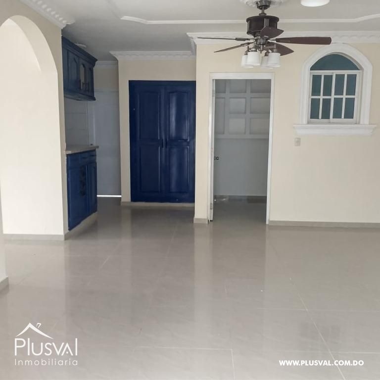 Amplia casa de dos niveles en venta en excelente zona 301975