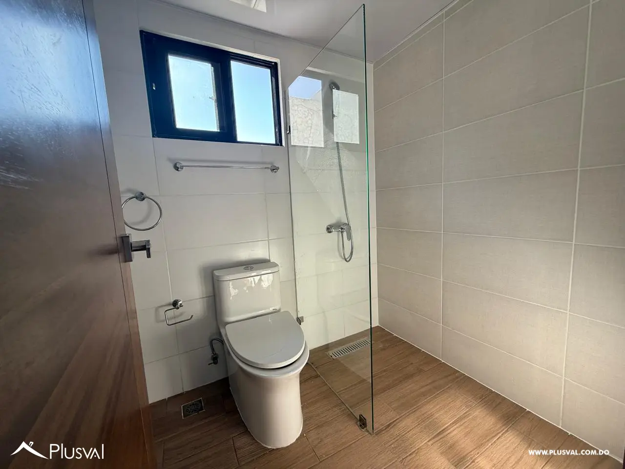 Apartamento de 2 Habitaciones en Evaristo Morales, Santo Domingo 534105
