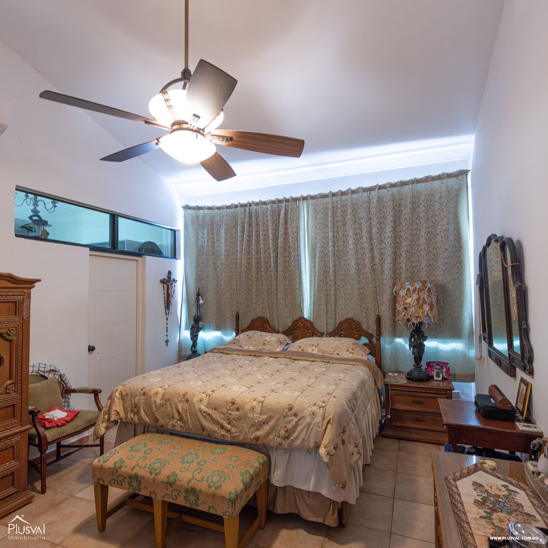 Villa en venta en metro Country Club con piscina privada y vista al campo de golf 456508