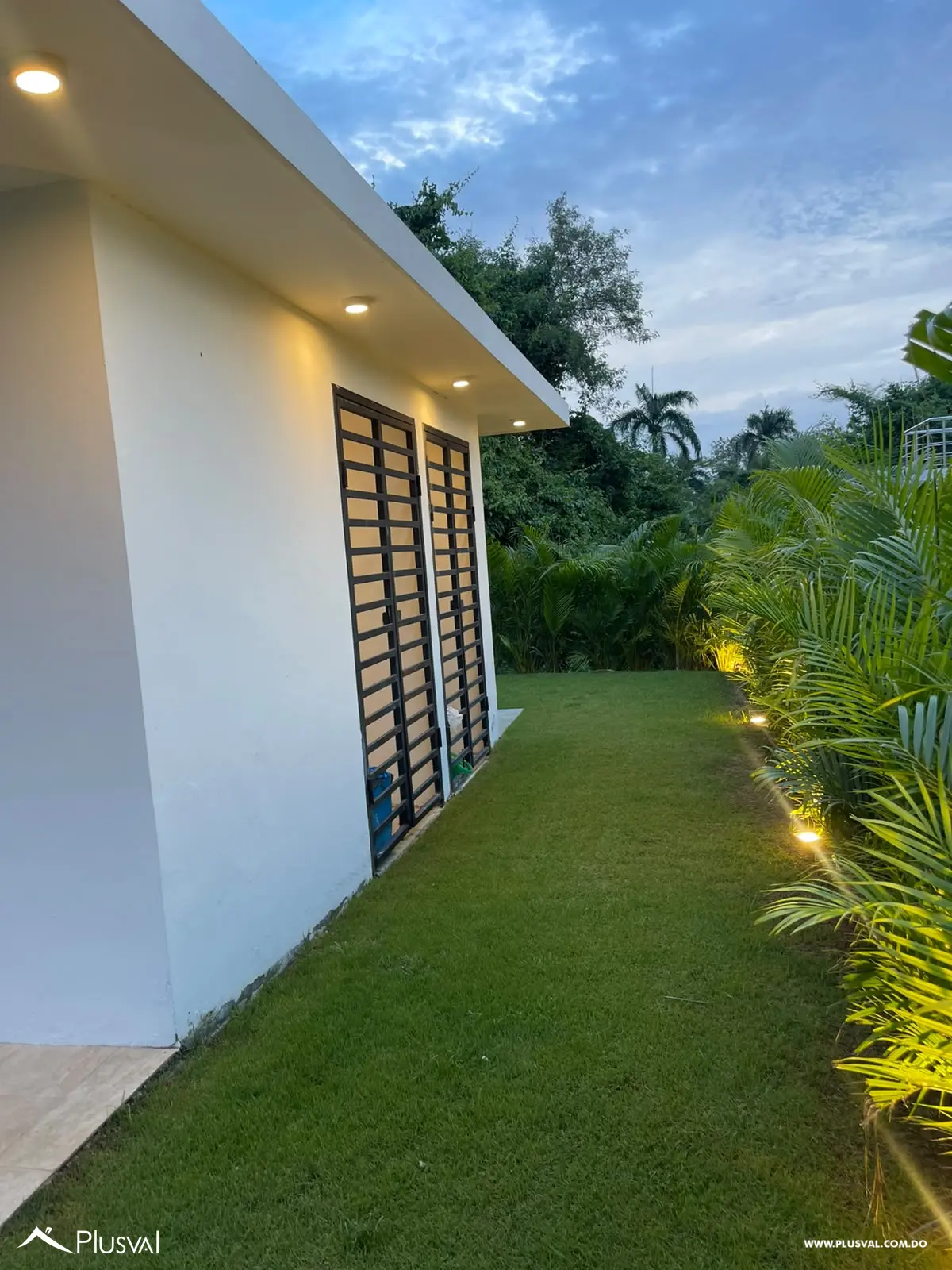 Villa moderna con Piscina Privada , terraza techada y jardín tropical 522004