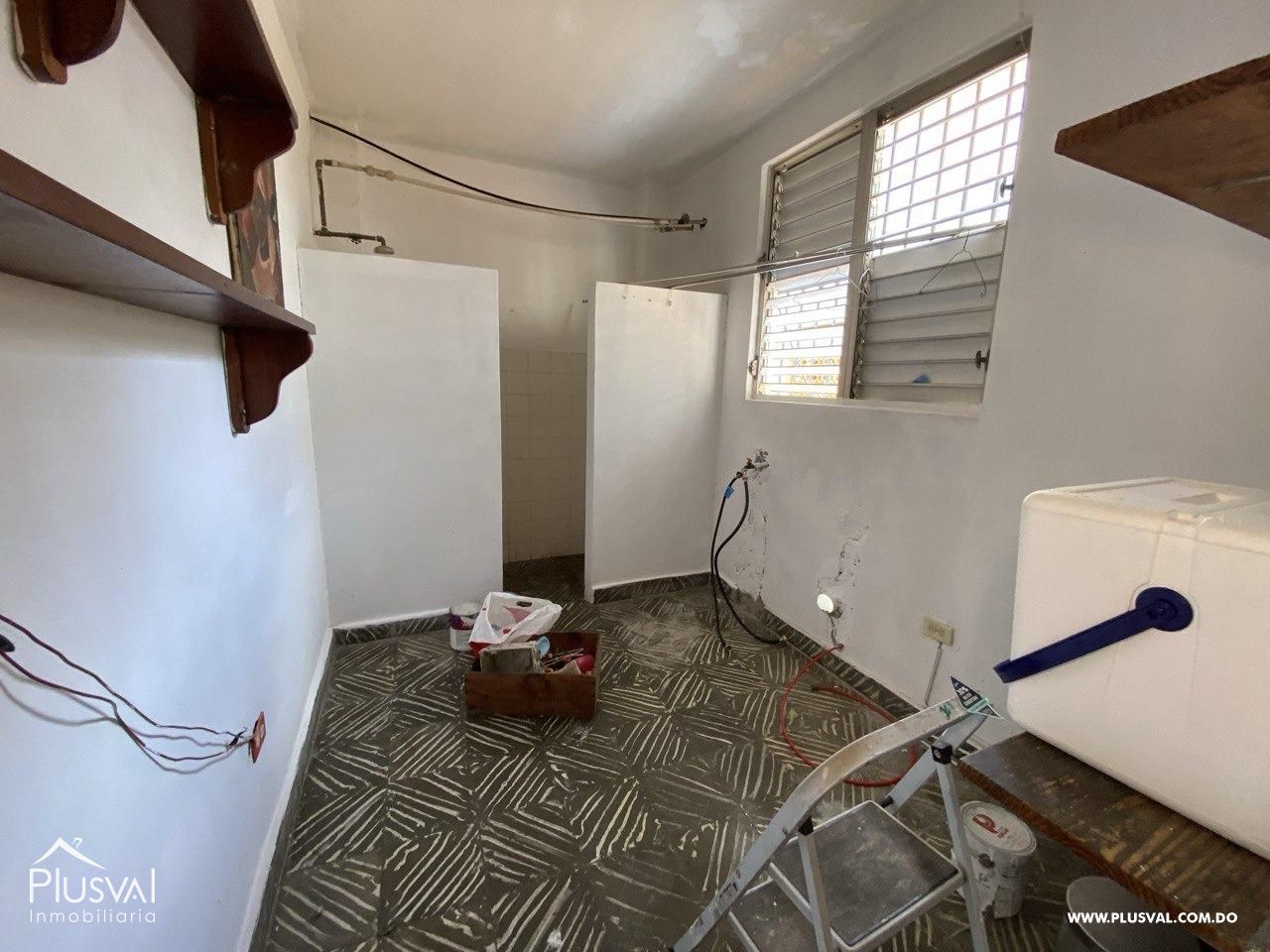 Local Comercial Amplio en Alquiler en Naco con Parqueos y Entrada Independiente 492062
