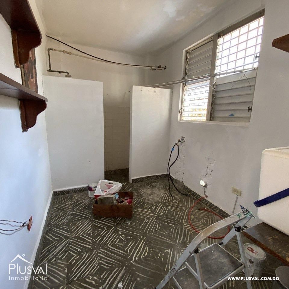 Local Comercial Amplio en Alquiler en Naco con Parqueos y Entrada Independiente 492062