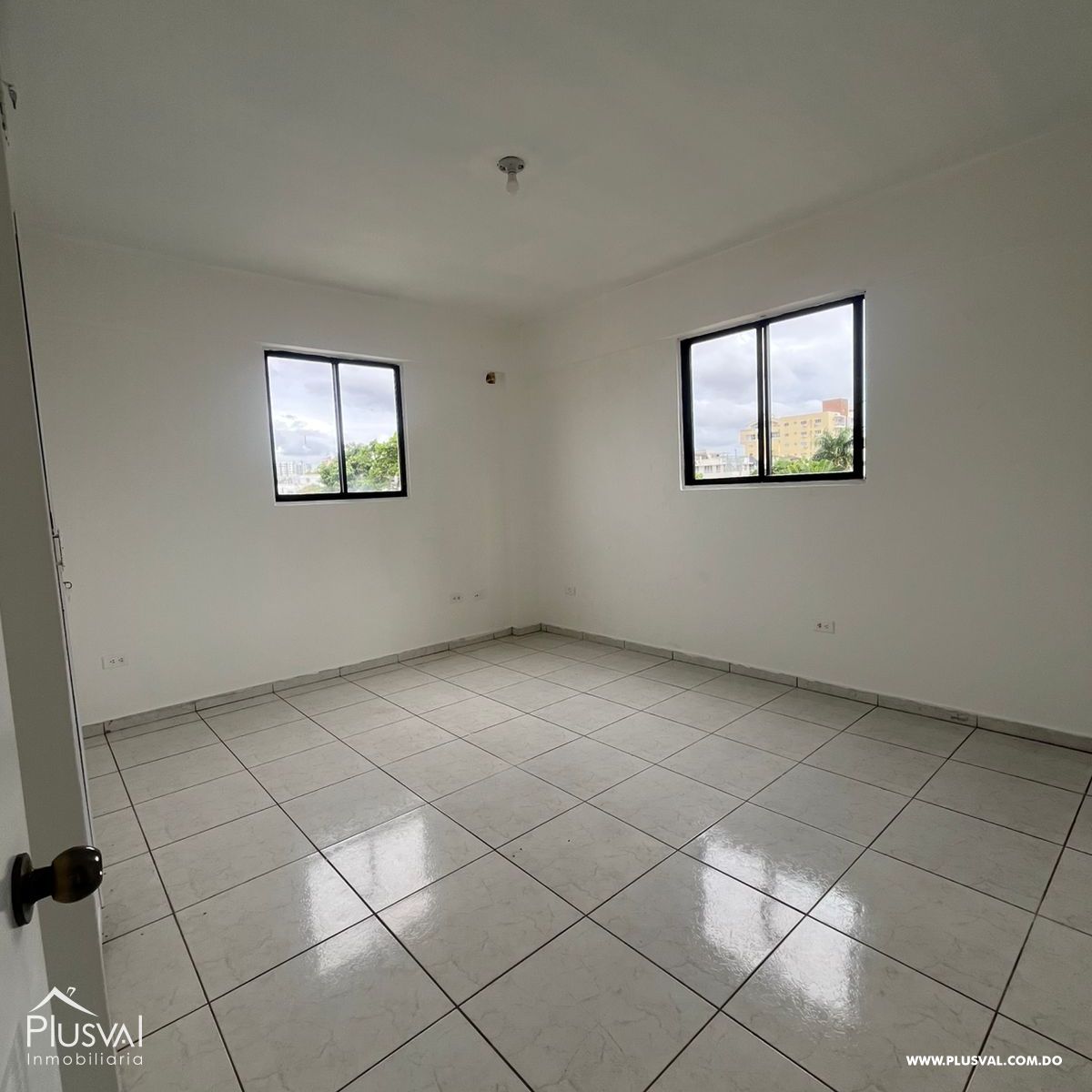 Apartamento en Venta en 4to piso en Zona Universitaria con pocos apartamentos 408218