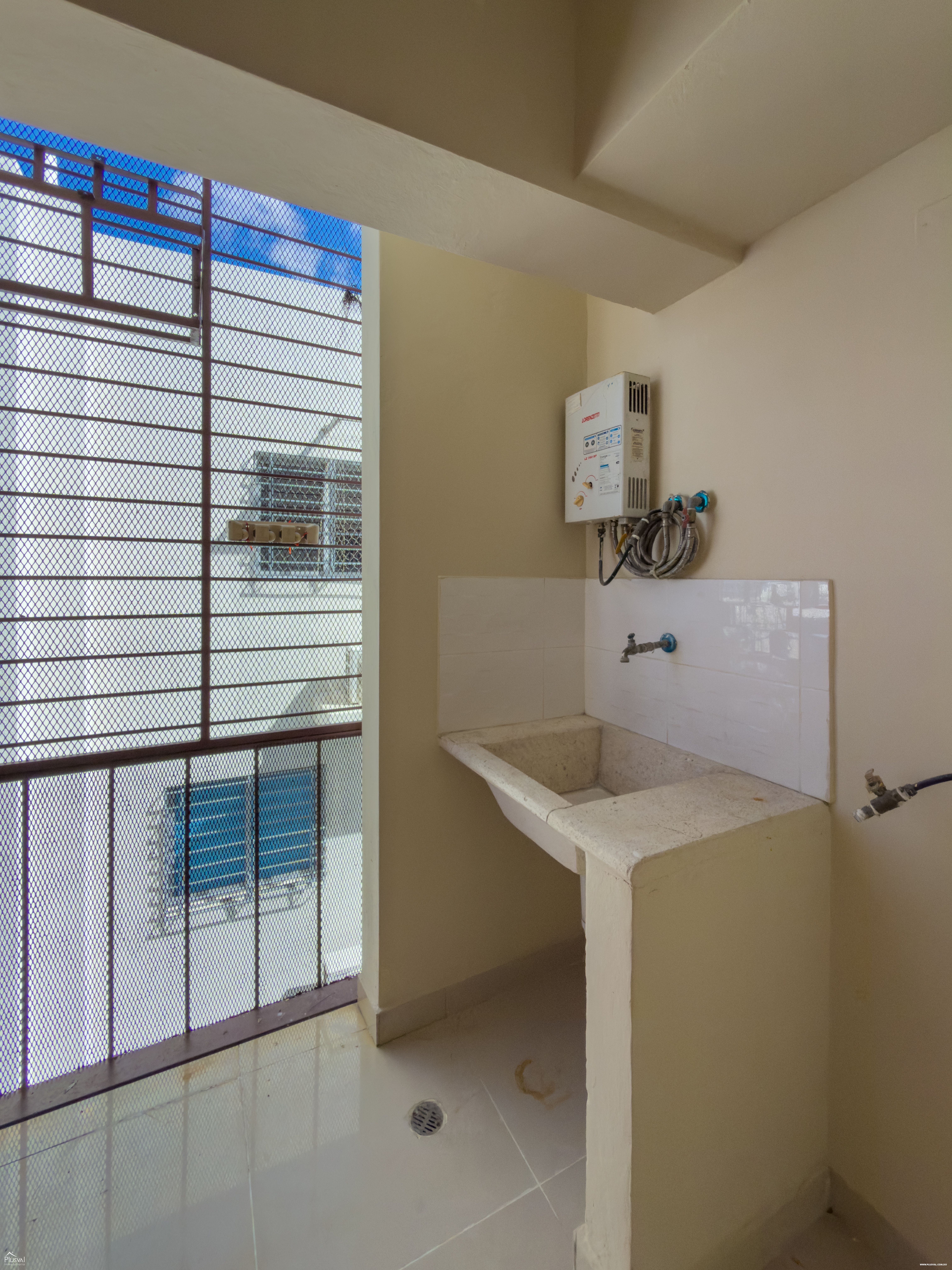 Apartamento en Alquiler 6to nivel en Los Restauradores con 3 Habitaciones 476333