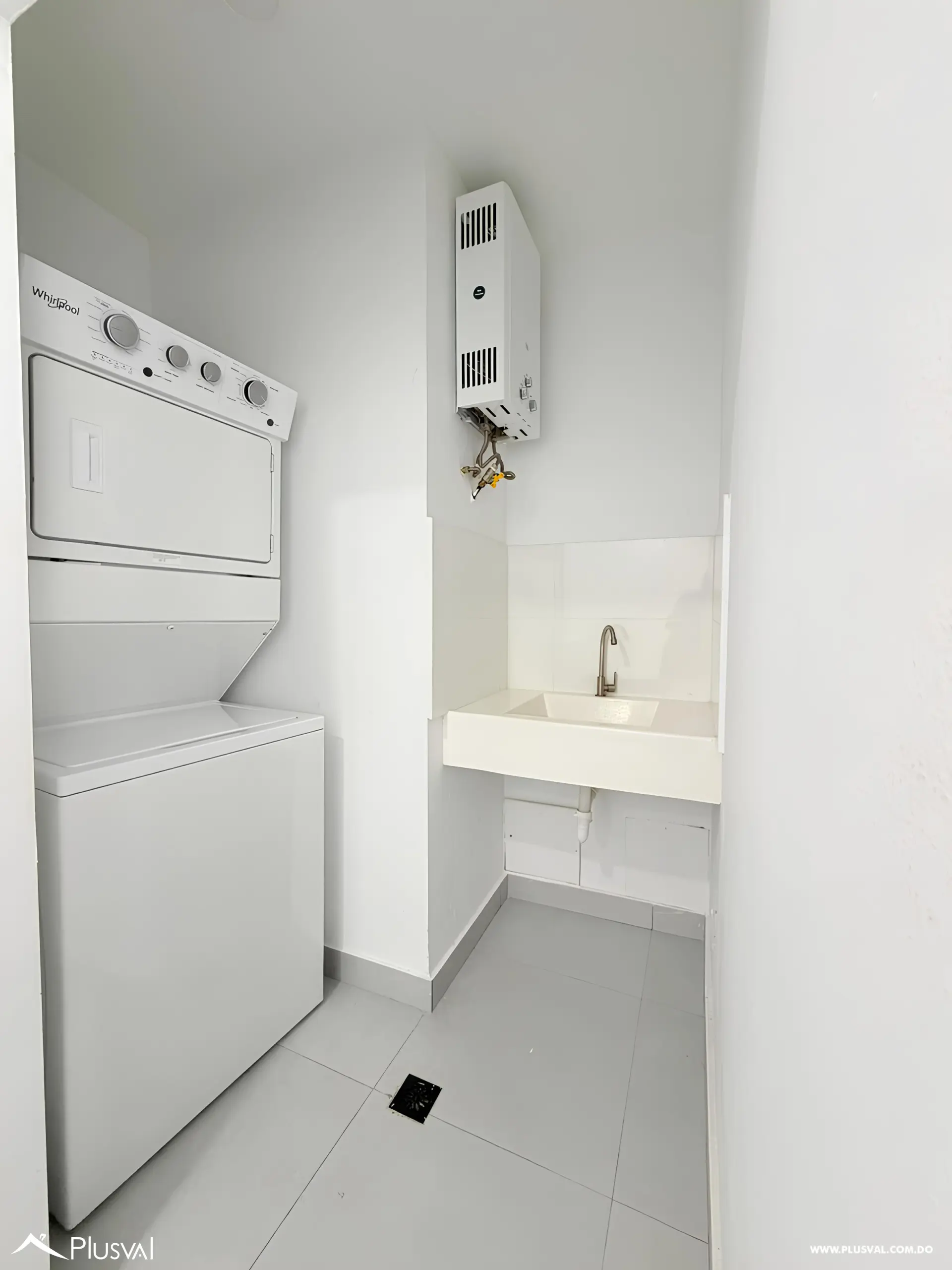 Se alquila Apartamento piso alto con LB completa 520863