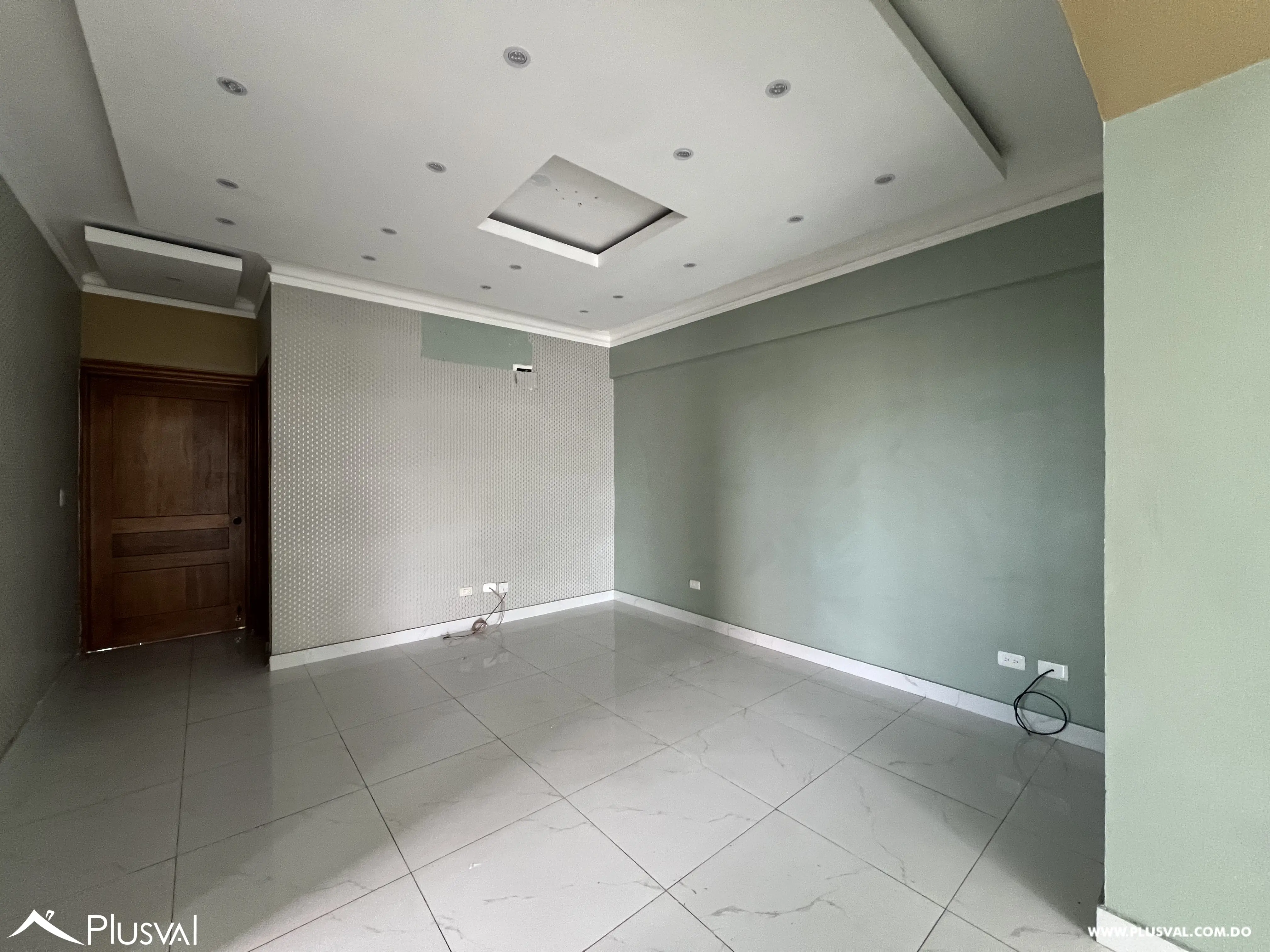 Alquiler de amplio  apartamento amplio en Evaristo Morales. 487574