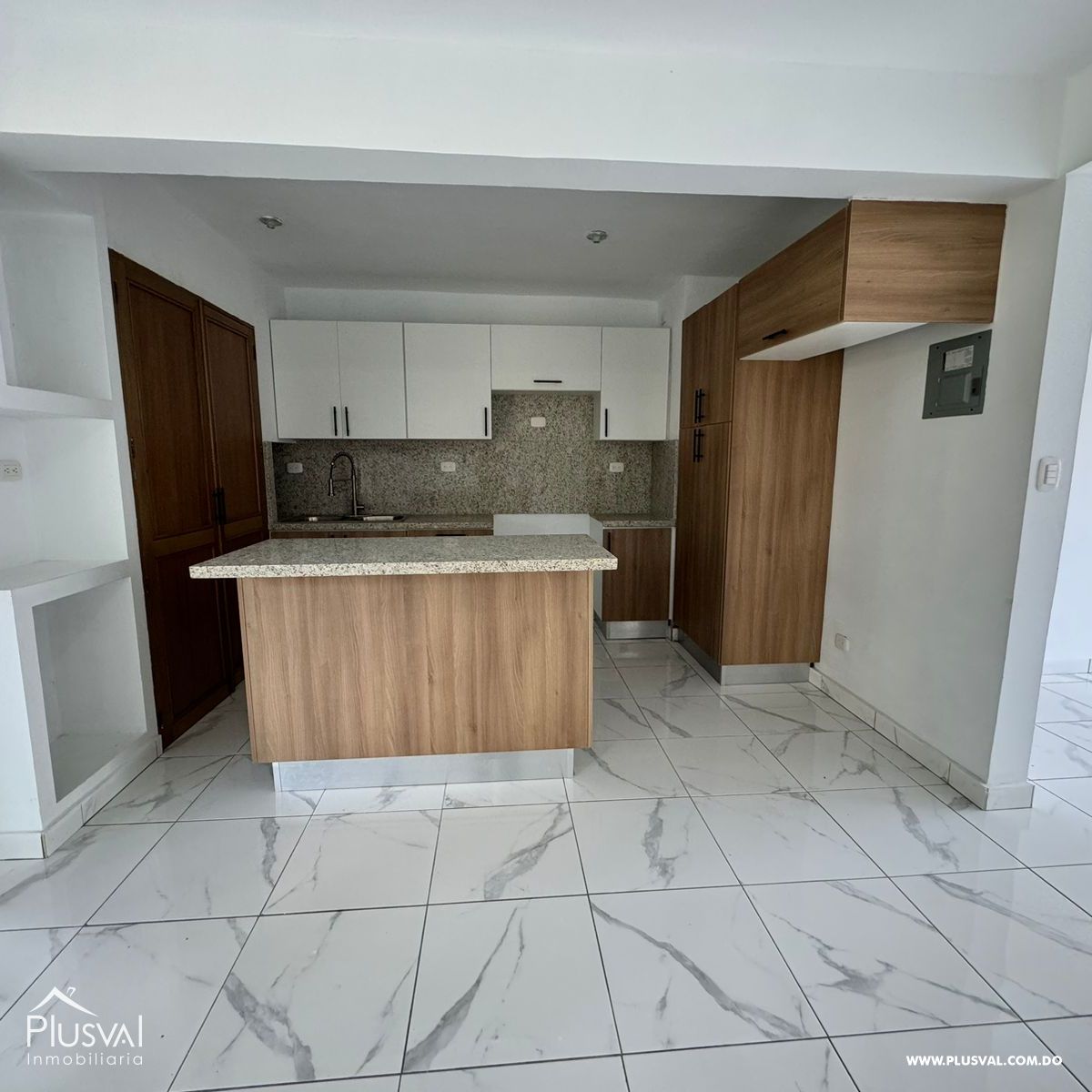 Excepcional Apartamento en exclusivo sector y privado con la privacidad y un encantador patio en el Segundo nivel, Estilo terraza en Santiago 340703