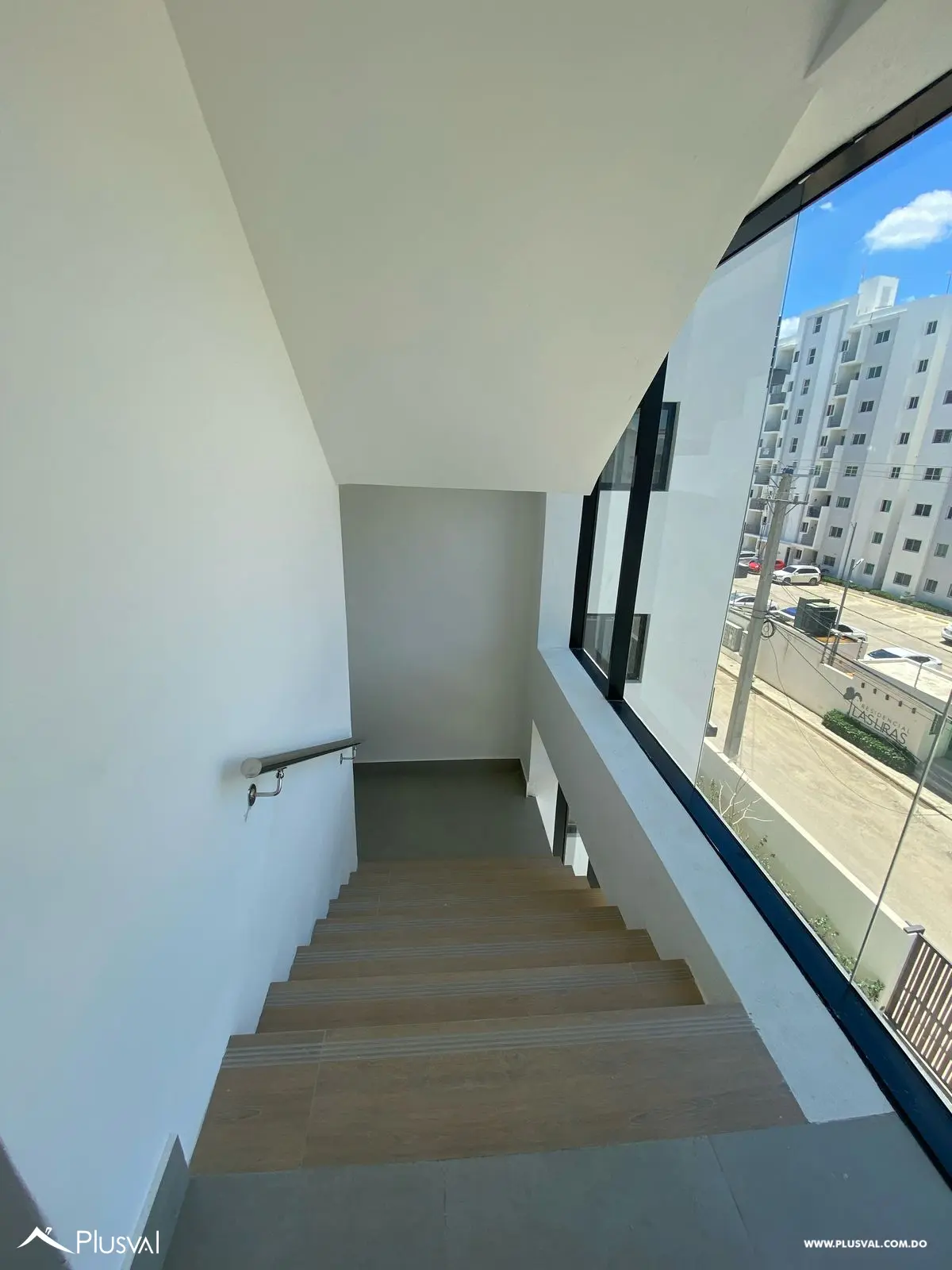 Moderno apartamento en cuarto nivel excelente iluminación natural y acceso a piscina en la Barranquita 465528