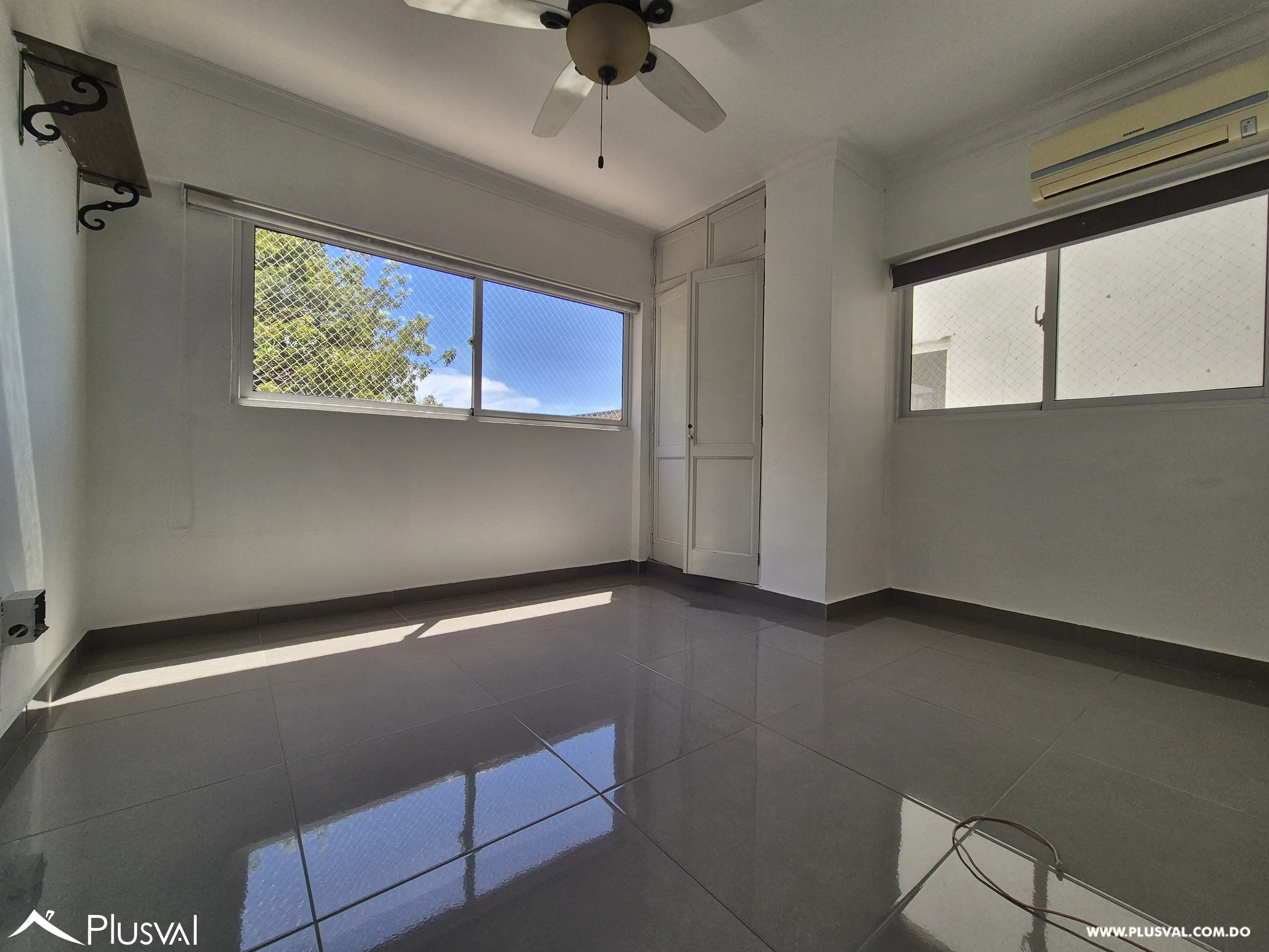 Apartamento con estudio en alquiler en Gazcue 466846