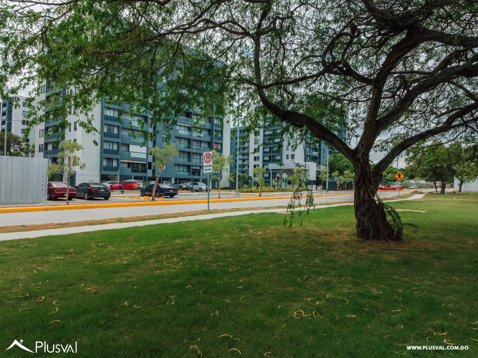 Alquiler de Amplio Apartamento de 3 Habitaciones y Estudio en la Ave. Hispanoaméricana 485011