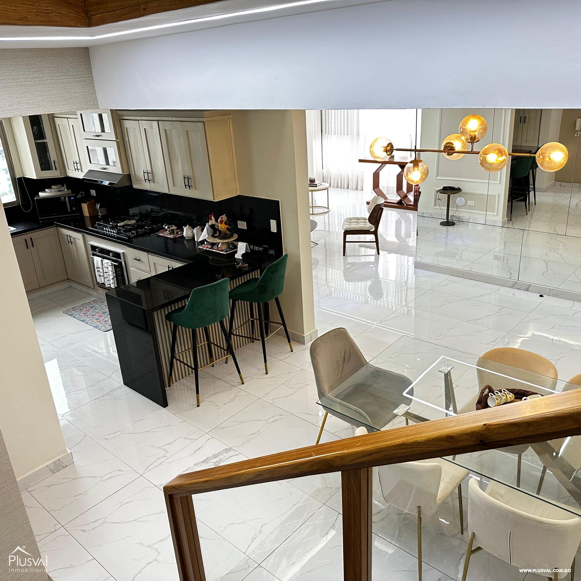 Vendo amueblado amplio y elegante penthouse en Alma Rosa I 393257