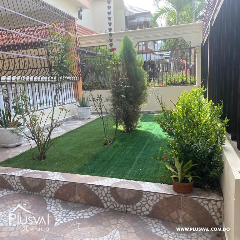 Amplia casa de dos niveles en venta en la Herradura. 293542