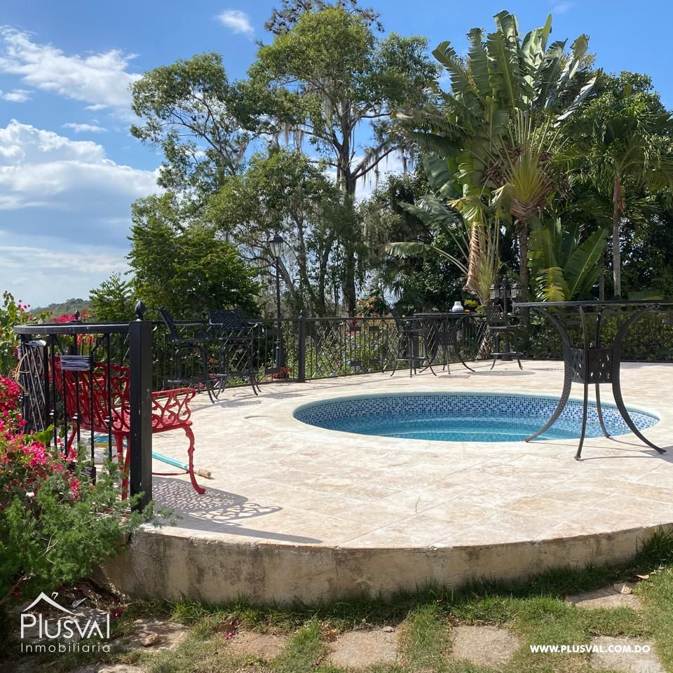 Villa de dos Niveles con Vista a la Montaña 430241