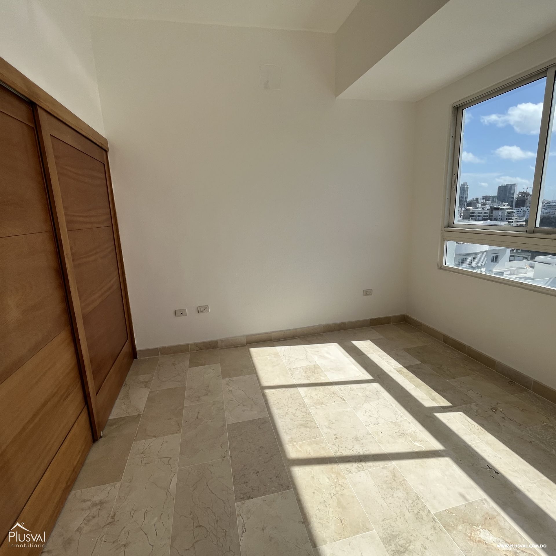 Venta de apartamento de 3 habitaciones en el sector de Evaristo Morales 293892