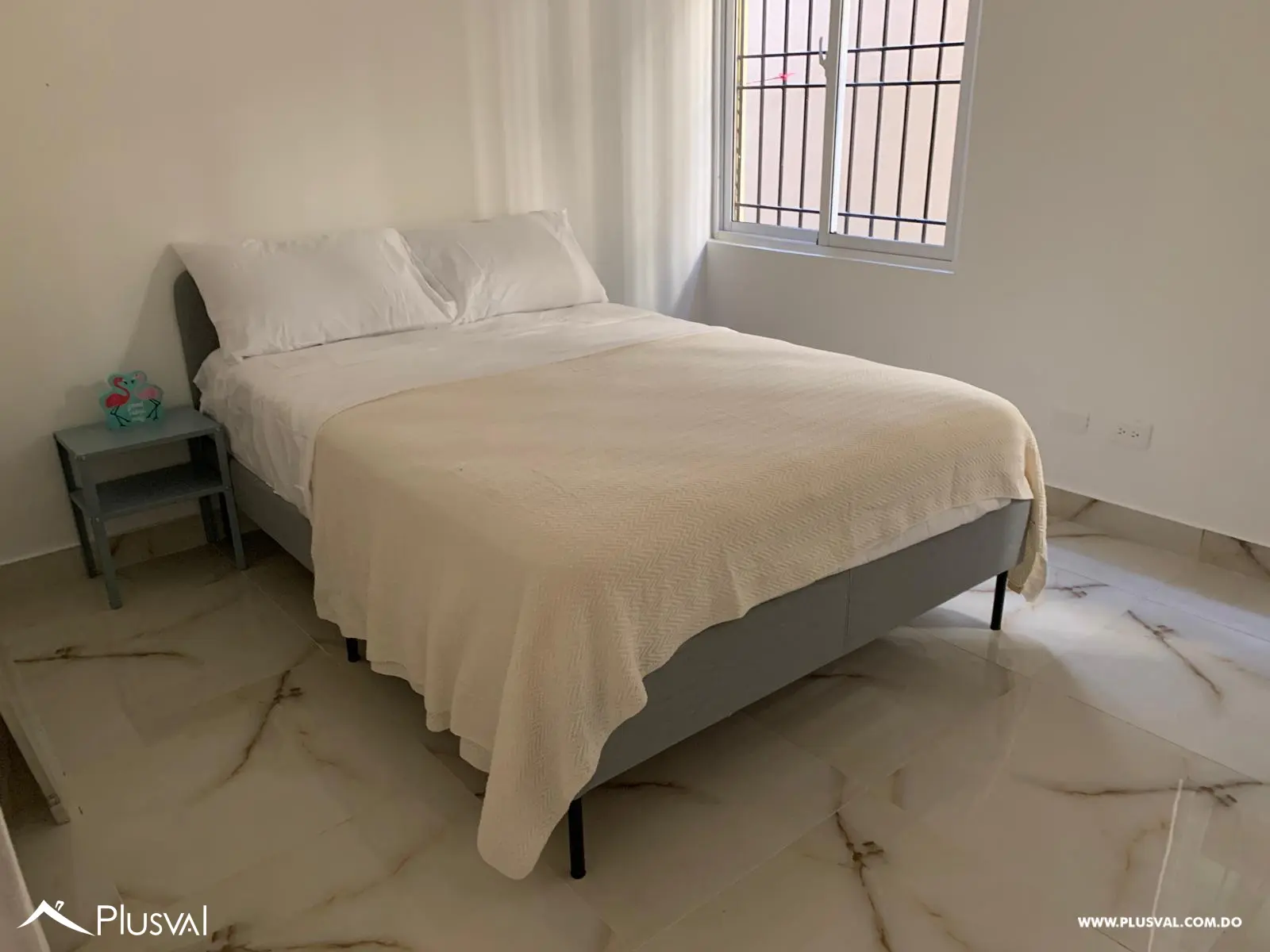 Apartamento de 3 habitaciones en alquiler en Evaristo Morales 523094
