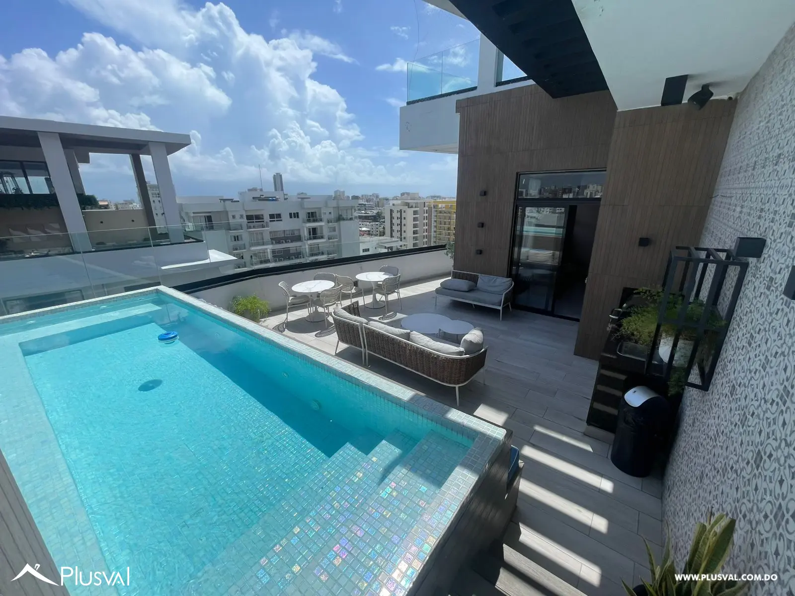 Amplio Penthouse en venta en Evaristo Morales 464434