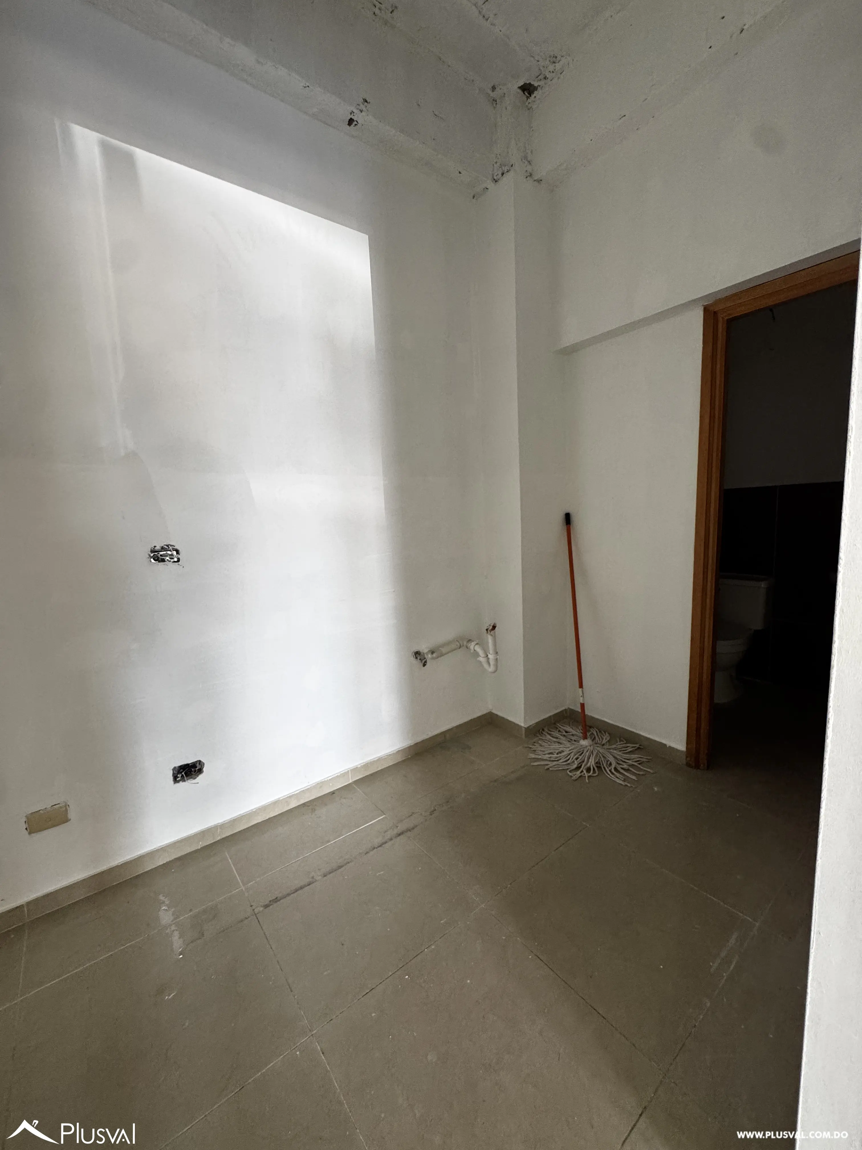 Local Comercial en Alquiler en Los Jardines Metropolitanos 526283
