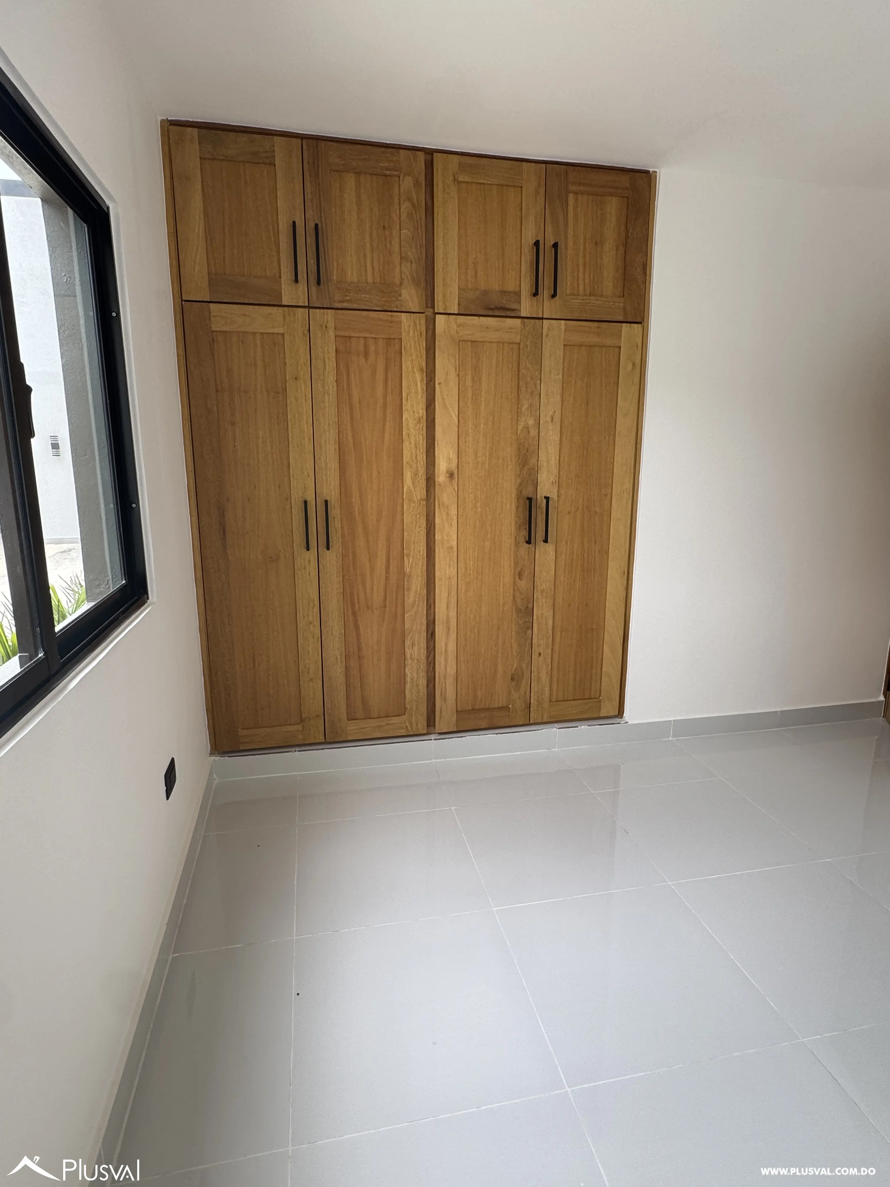 Alquila amplio apartamento en primer nivel con excelente distribución en  zona de mayor  proyección en Santiago. 478800