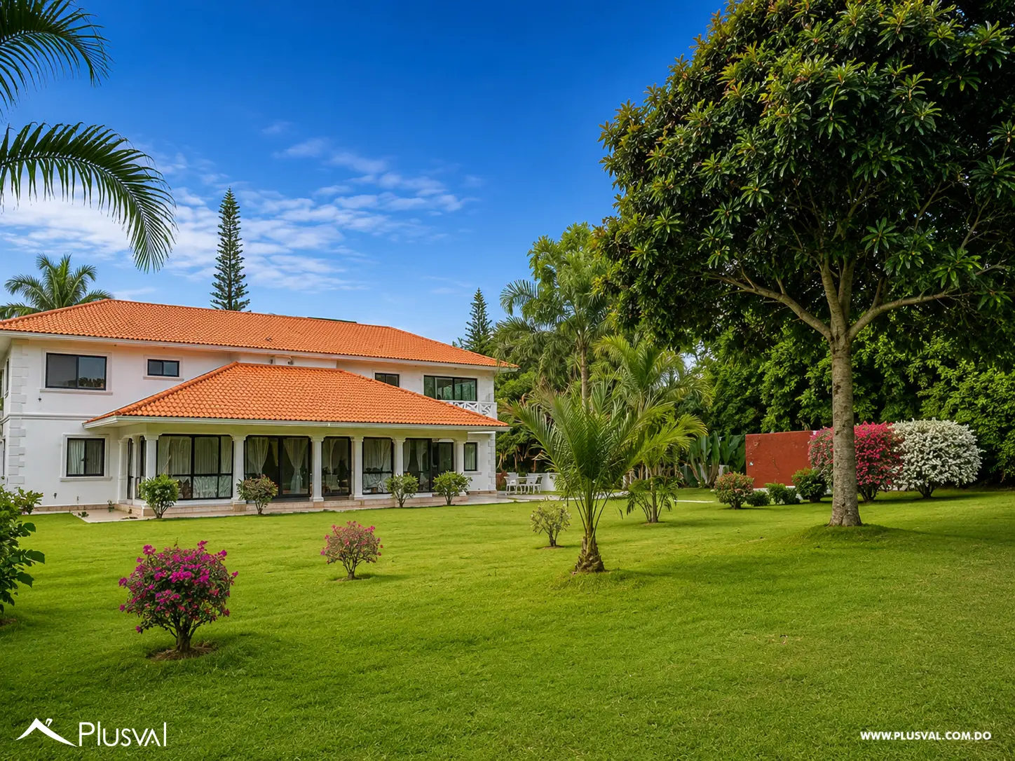 Villa Amueblada en Venta con Jacuzzi y Vista al Campo de Golf en Metro Country Club 504773