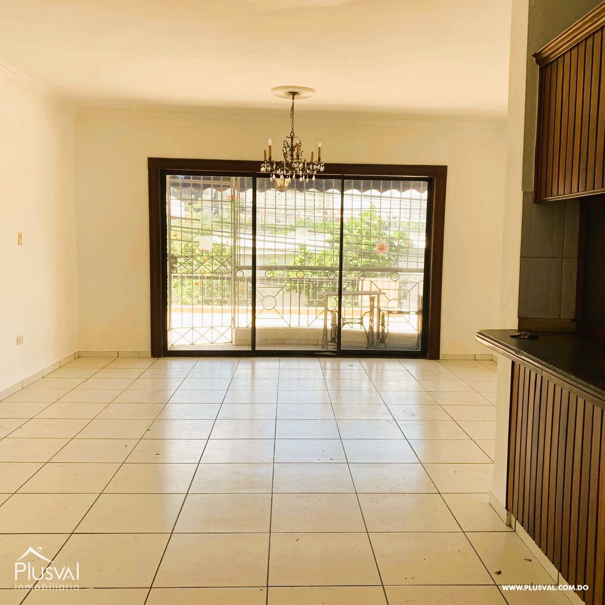 Apartamento con terraza en venta, Evaristo Morales de 3 habitaciones 395390