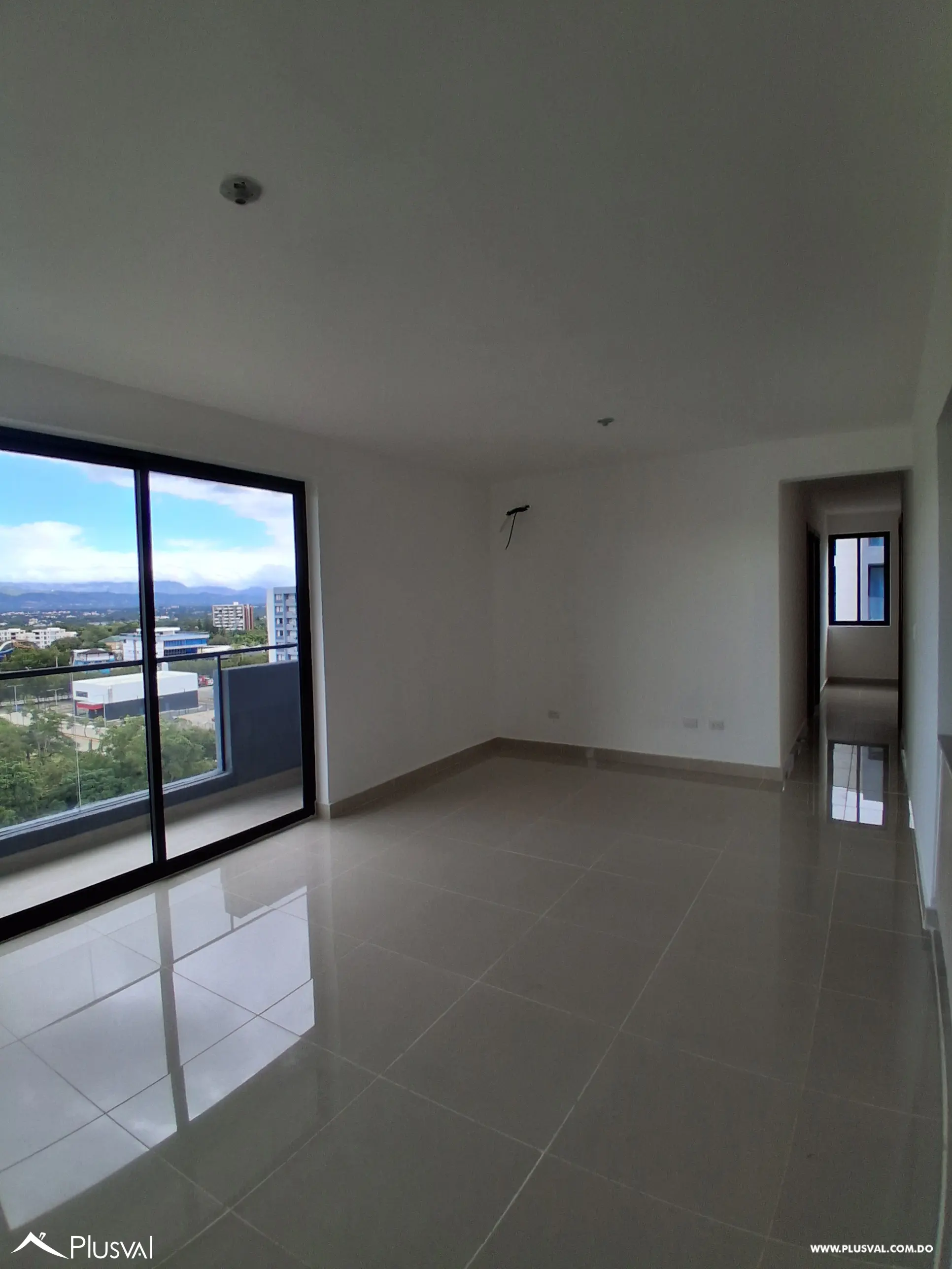 Alquiler de Amplio Apartamento de 3 Habitaciones y Estudio en la Ave. Hispanoaméricana 487352