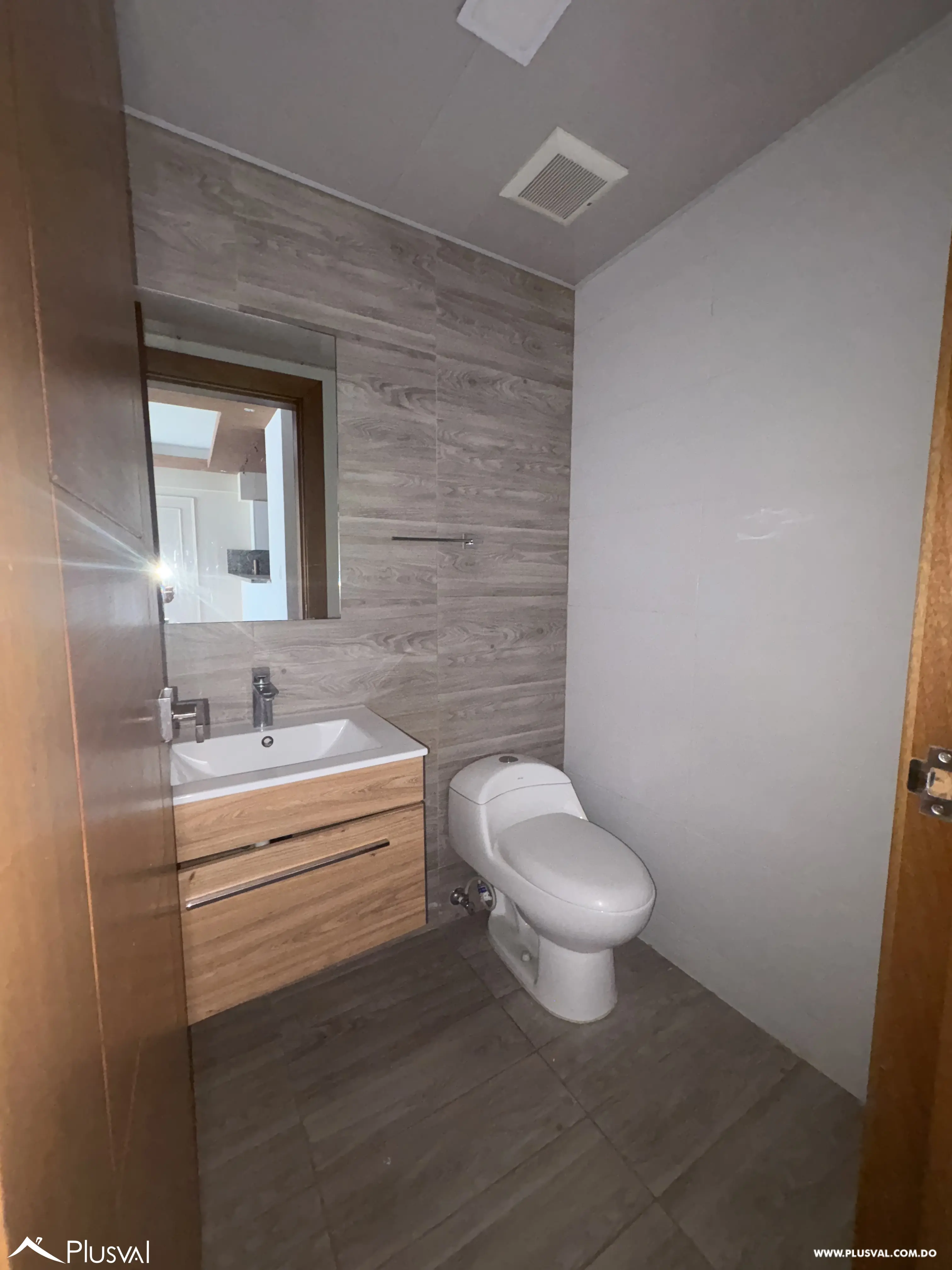 Exclusivo apartamento en venta en Evaristo Morales con dos parqueos 472339