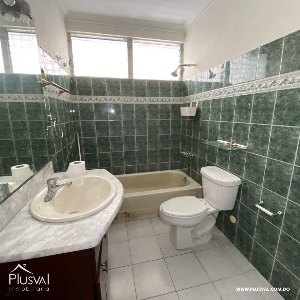 Local Comercial Amplio en Alquiler en Naco con Parqueos y Entrada Independiente 492066