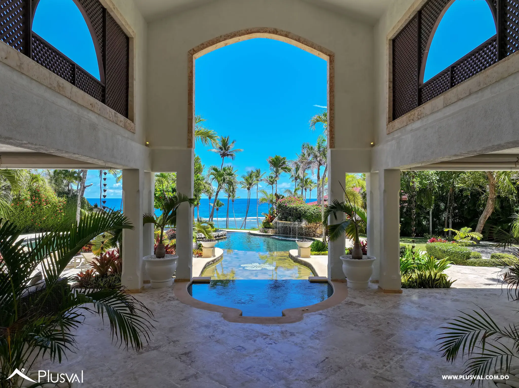 Preciosa Villa en venta. primera línea de playa en Cabrera 476739