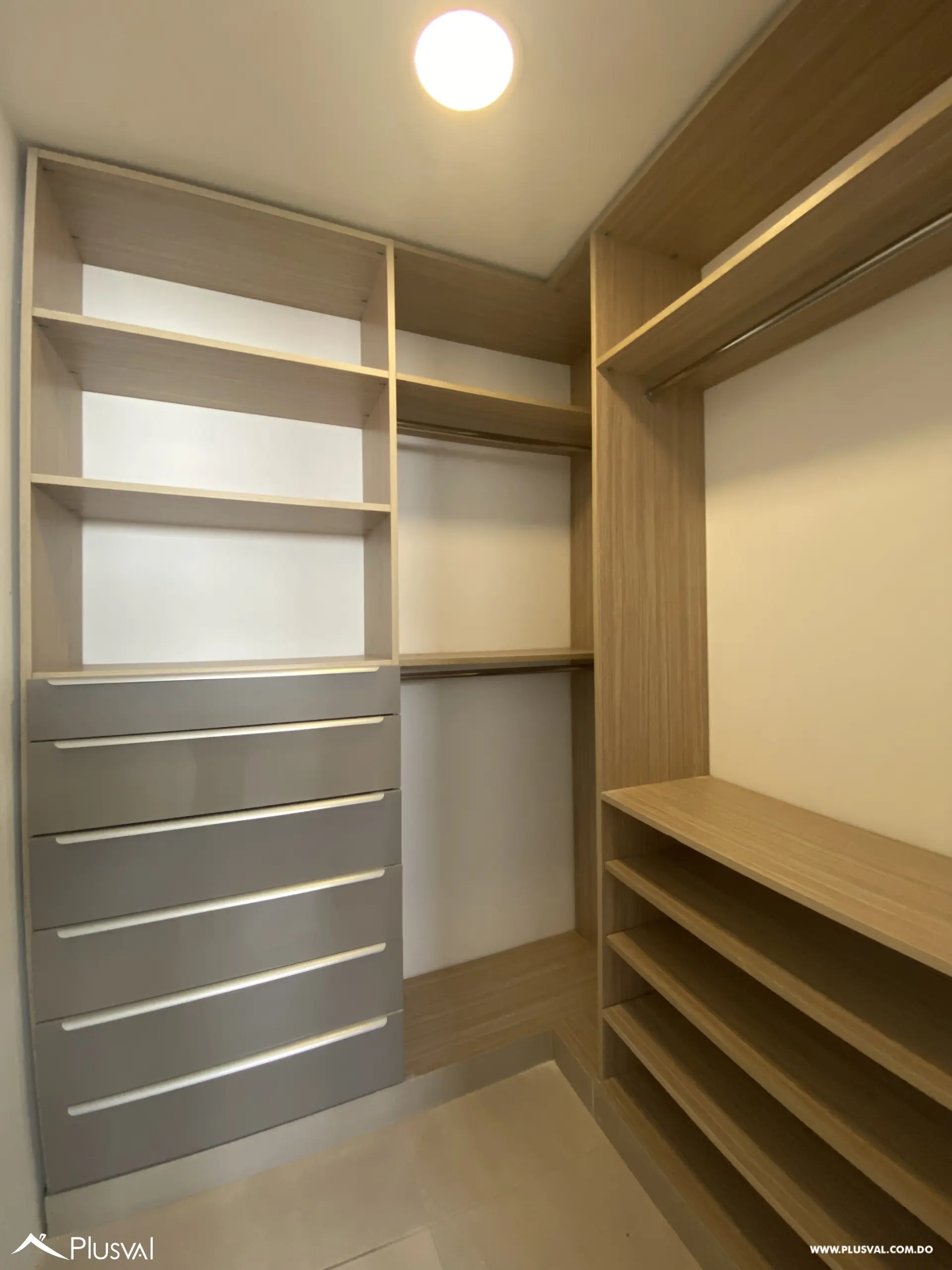 Alquilo Excelente y Amplio Apartamento en Zona Exclusiva en  La Esperilla 467467