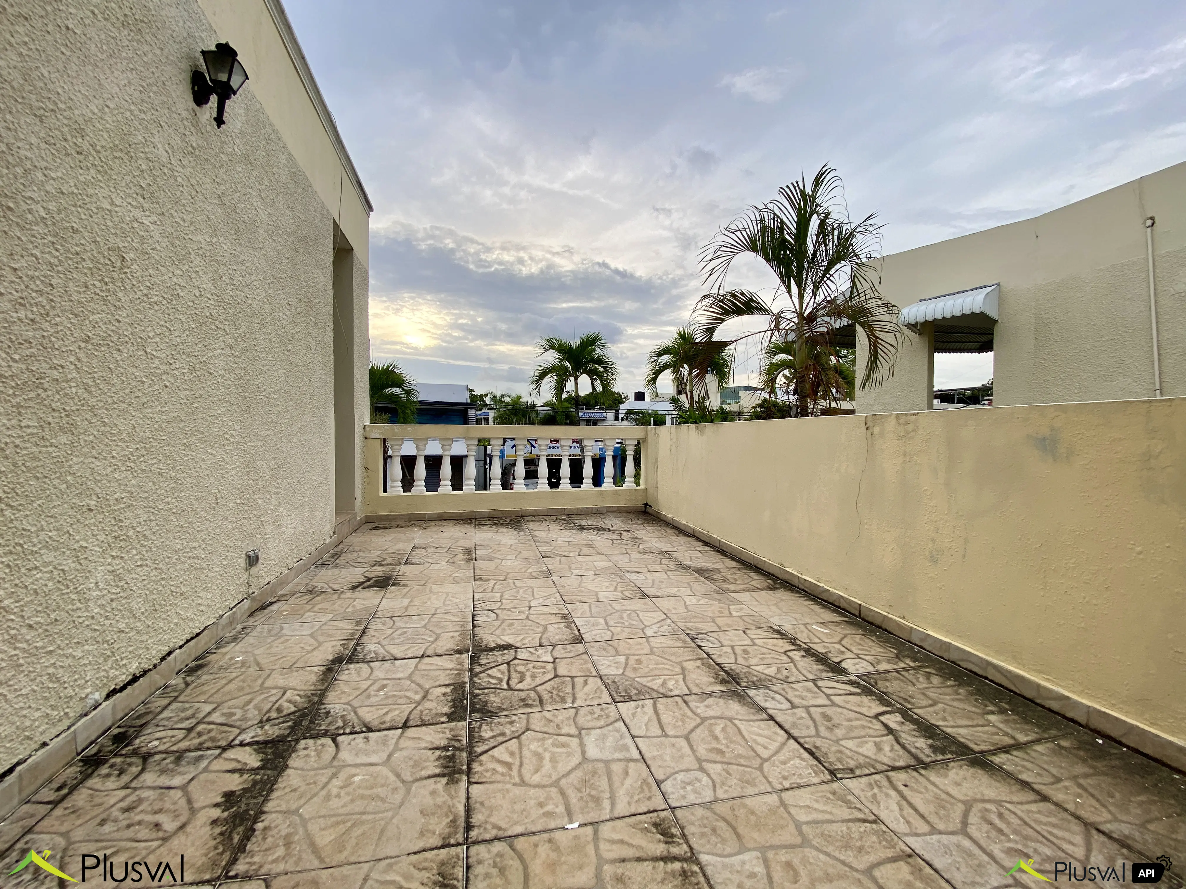Casa Comercial de Dos Niveles en Alquiler en Urbanización Fernández – Ideal para Oficinas o Negocio 450709