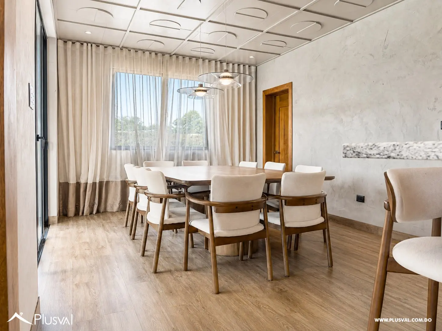 Casa de Dos Niveles  Amueblada en Venta en Gurabo 523015