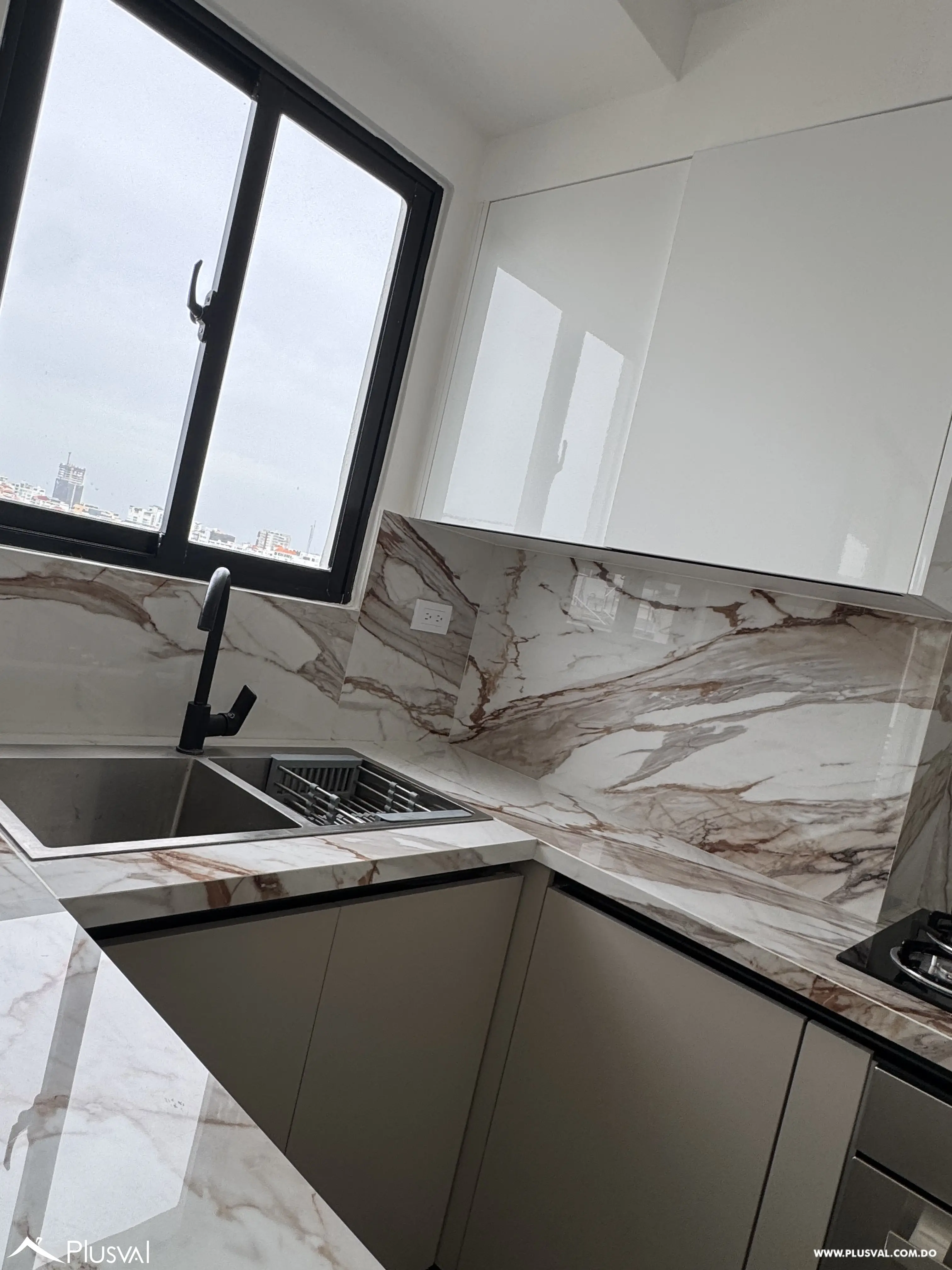 Alquiler de apartamento de 2 habitaciones en torre de lujo 521704