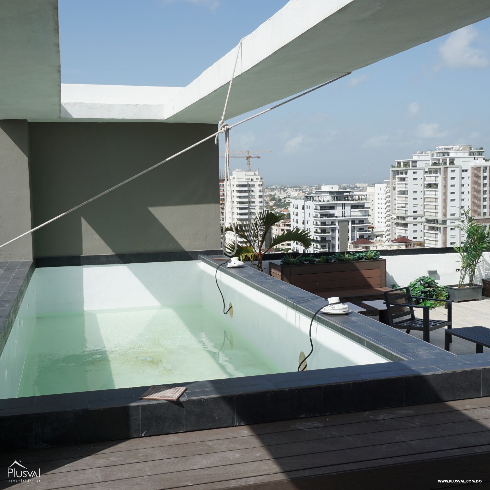 Moderno apartamento en alquiler con línea blanca en Piantini 430685