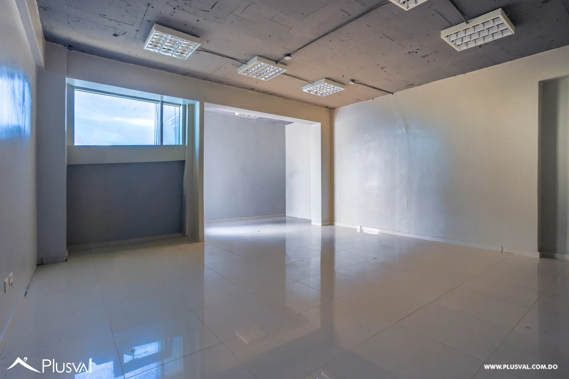Alquiler local comercial en torre corporativa moderna en Naco – 66 m² 469573