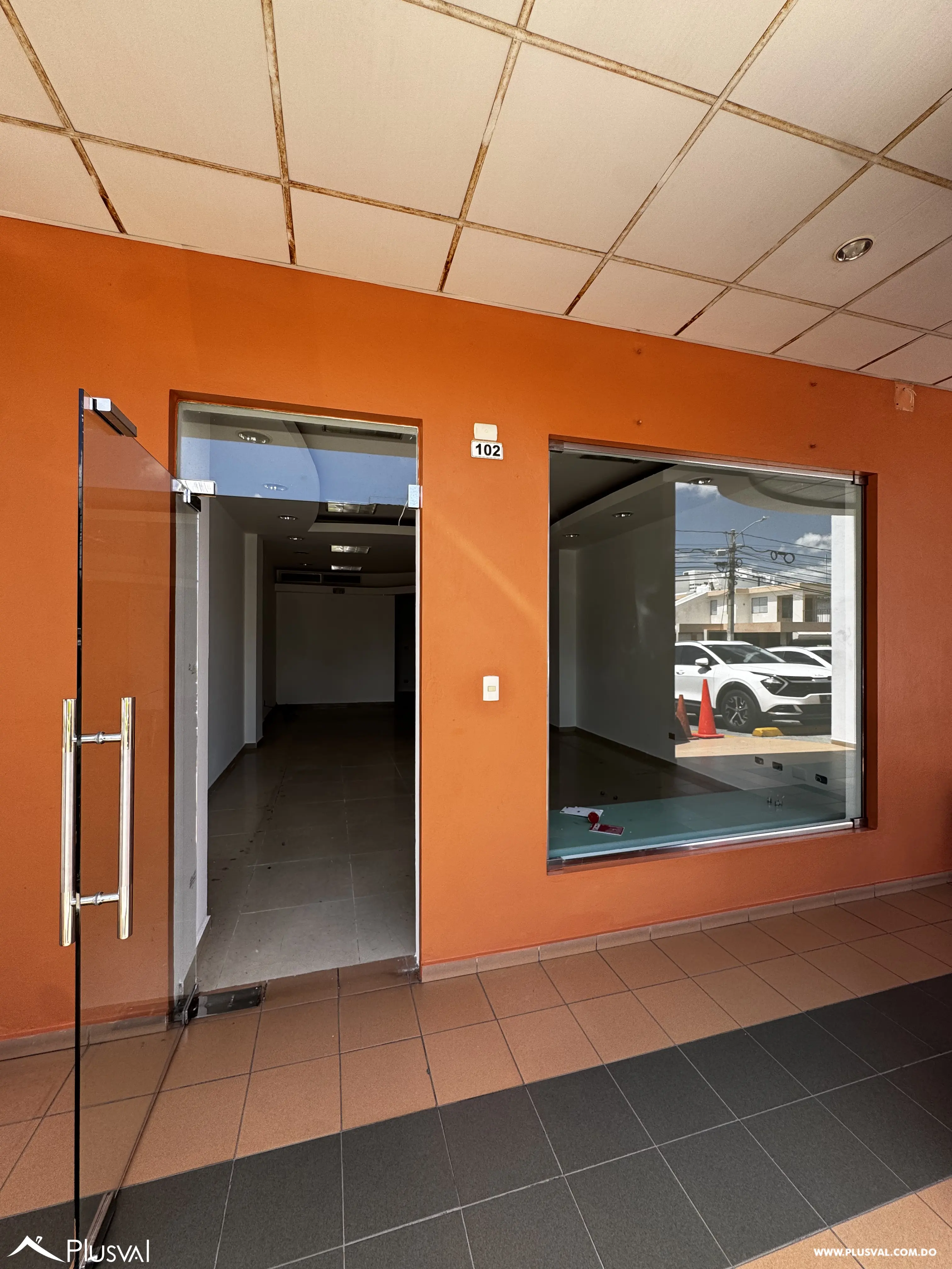 Local Comercial en Alquiler en Los Jardines Metropolitanos 522329